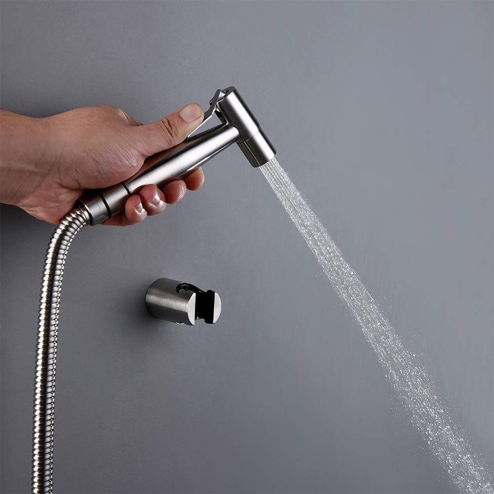 Kit doccetta per bidet in ottone, tubo flessibile da 119,4 cm e supporto da parete in ABS, attacco nero per WC e doccia per una facile pulizia e igiene, design a pressione regolabile