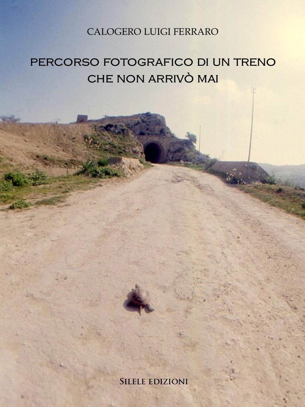 Percorso fotografico di un treno che non arrivò mai livre photo train