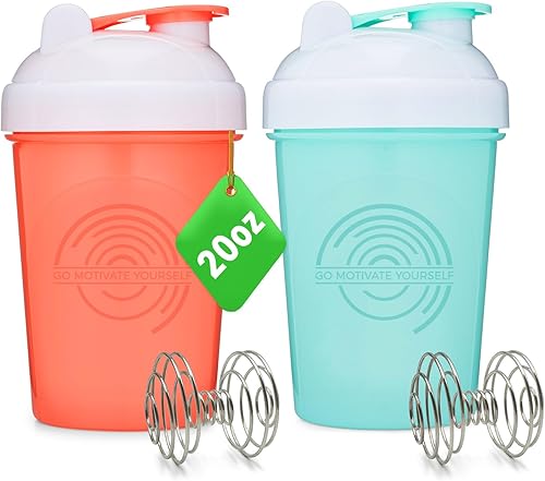 GOMOYO Paquete de 2 botellas agitadoras de 20 onzas (coral, menta)  Paquete de 2 vasos mezcladores de proteínas con agitadores  El juego de botellas