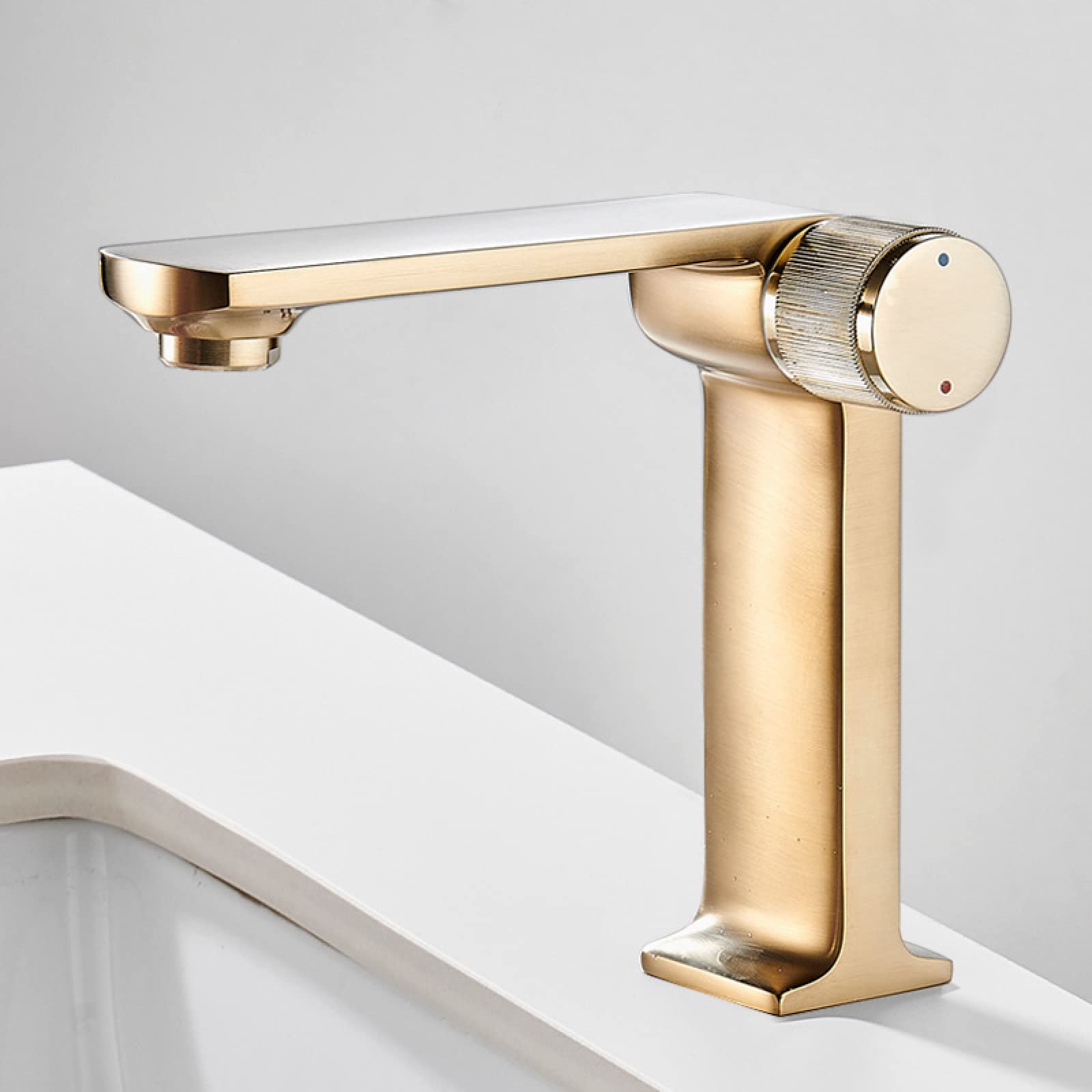 Robinet évier salle de bain or brossé mitigeur monotrou eau chaude et froide en laiton durable