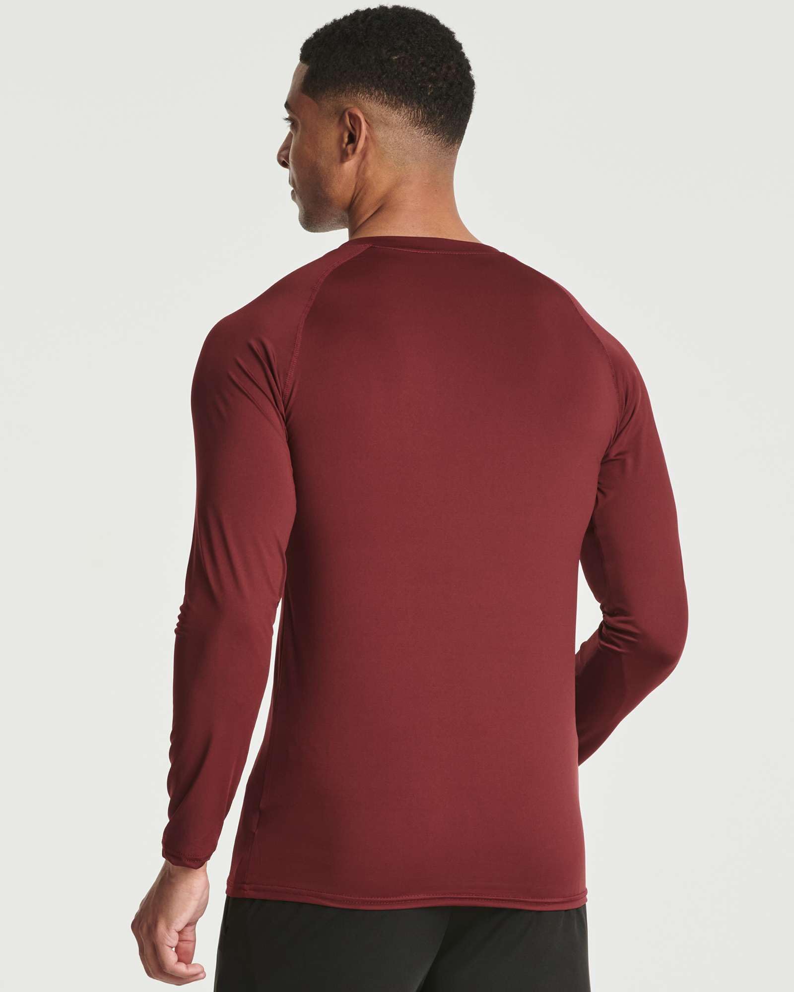 Real Essentials 4er Pack: Herren Kompressions-Langarm-T-Shirt, athletisch, kaltes Wetter, Baselayer (erhältlich in Big & Tall)