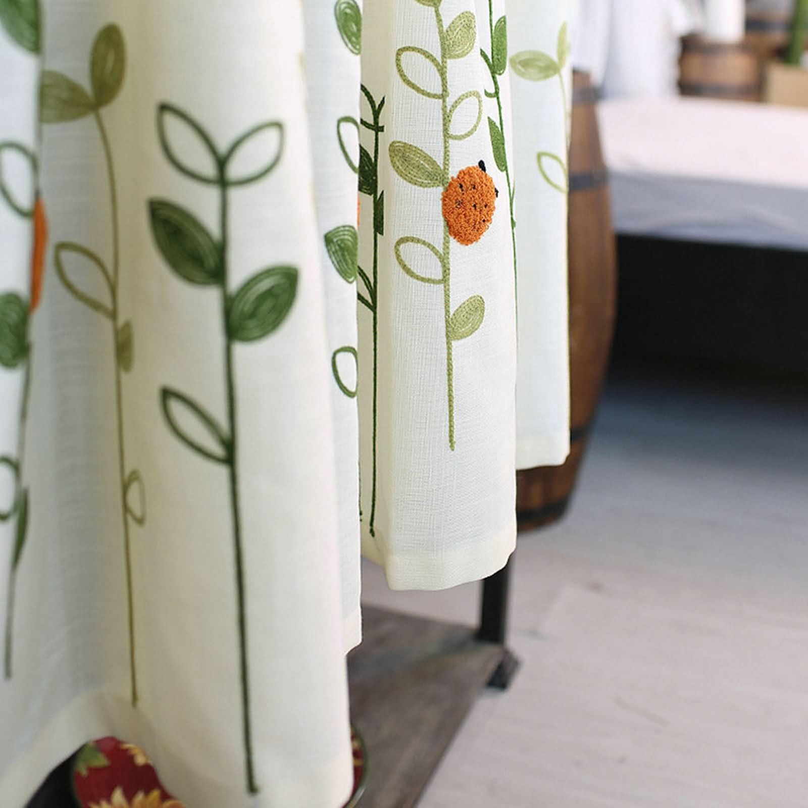 Firanka bistro, zestaw 1 szt., 1 x 200 W x 80 cm (wys. x szer.), krótkie zasłony, żółto-beżowe, liście, gałązki, haftowany wzór, zasłony do salonu, kieszeń na pręt