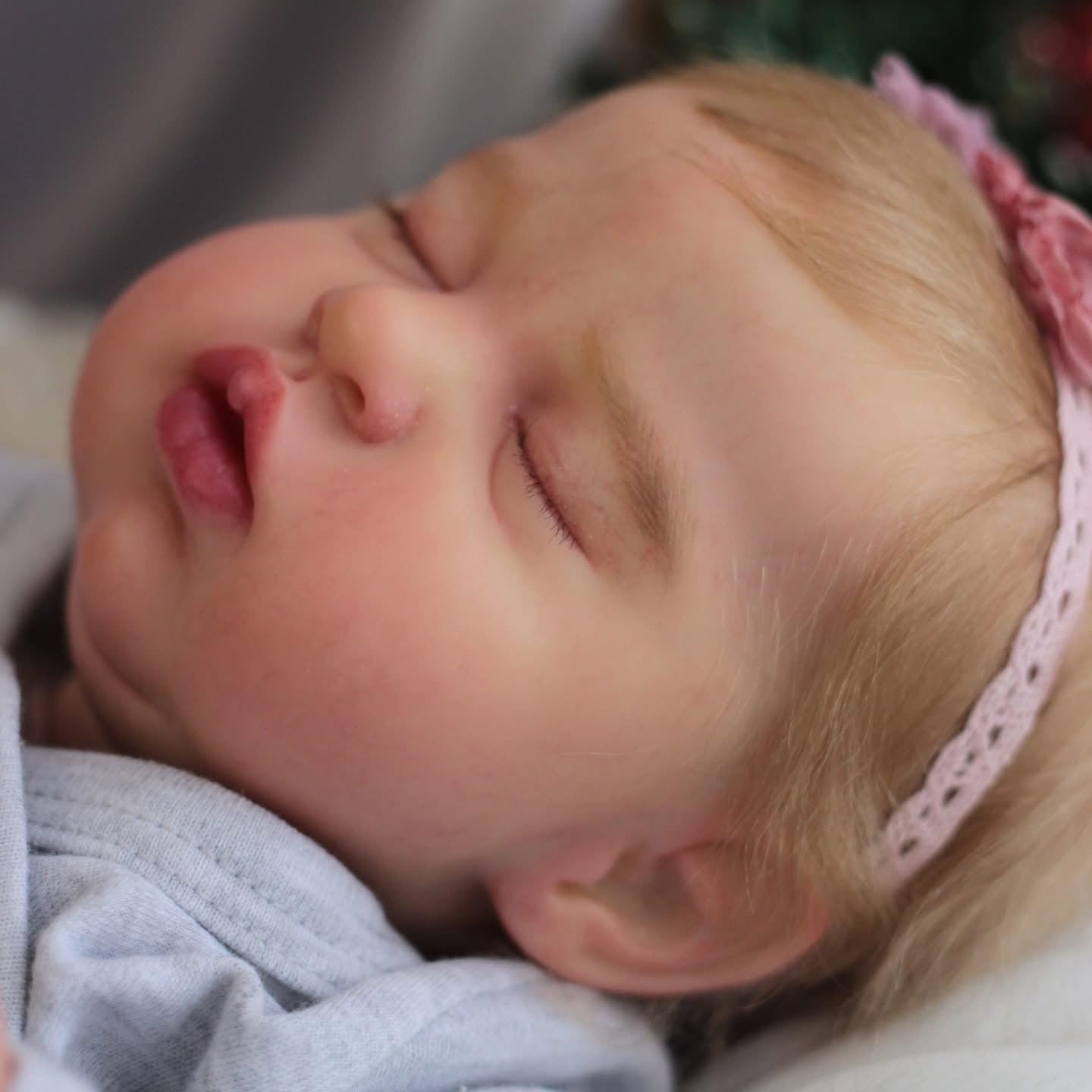 OHIJGN Lifelike Reborn Dolls Girls 19 Inch Reborn Baby Doll Handmade Reborn Babies Soft Body She Looks and Feels Just Like A Real Life Baby - Image 3