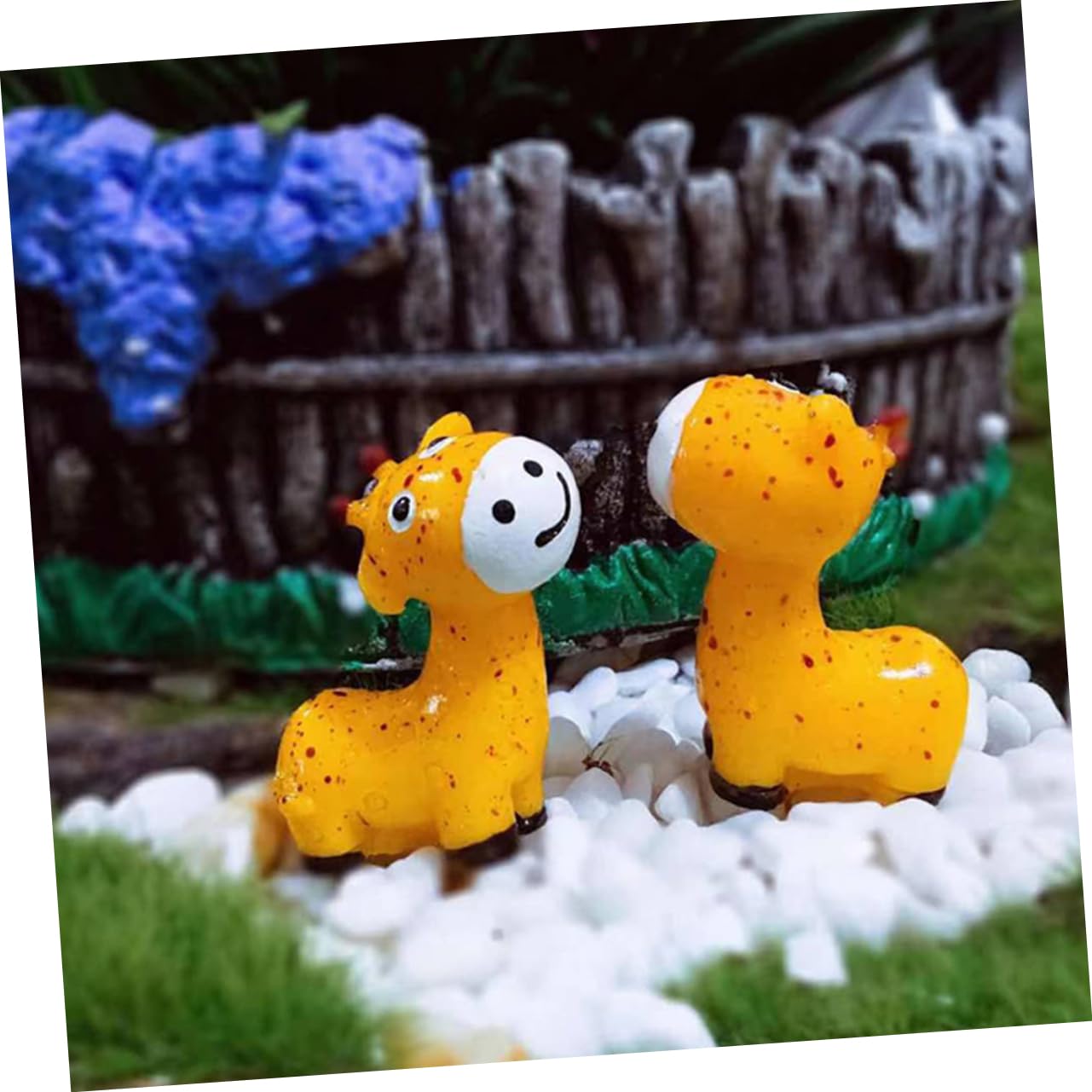 POPETPOP 60 Piezas Estatua de Jirafa Plantas en macetas Animales estatuilla Animal de la Selva pequeña Figura de Jirafa Adorable Mini estatuilla Animales en Miniatura de Escritorio Resina