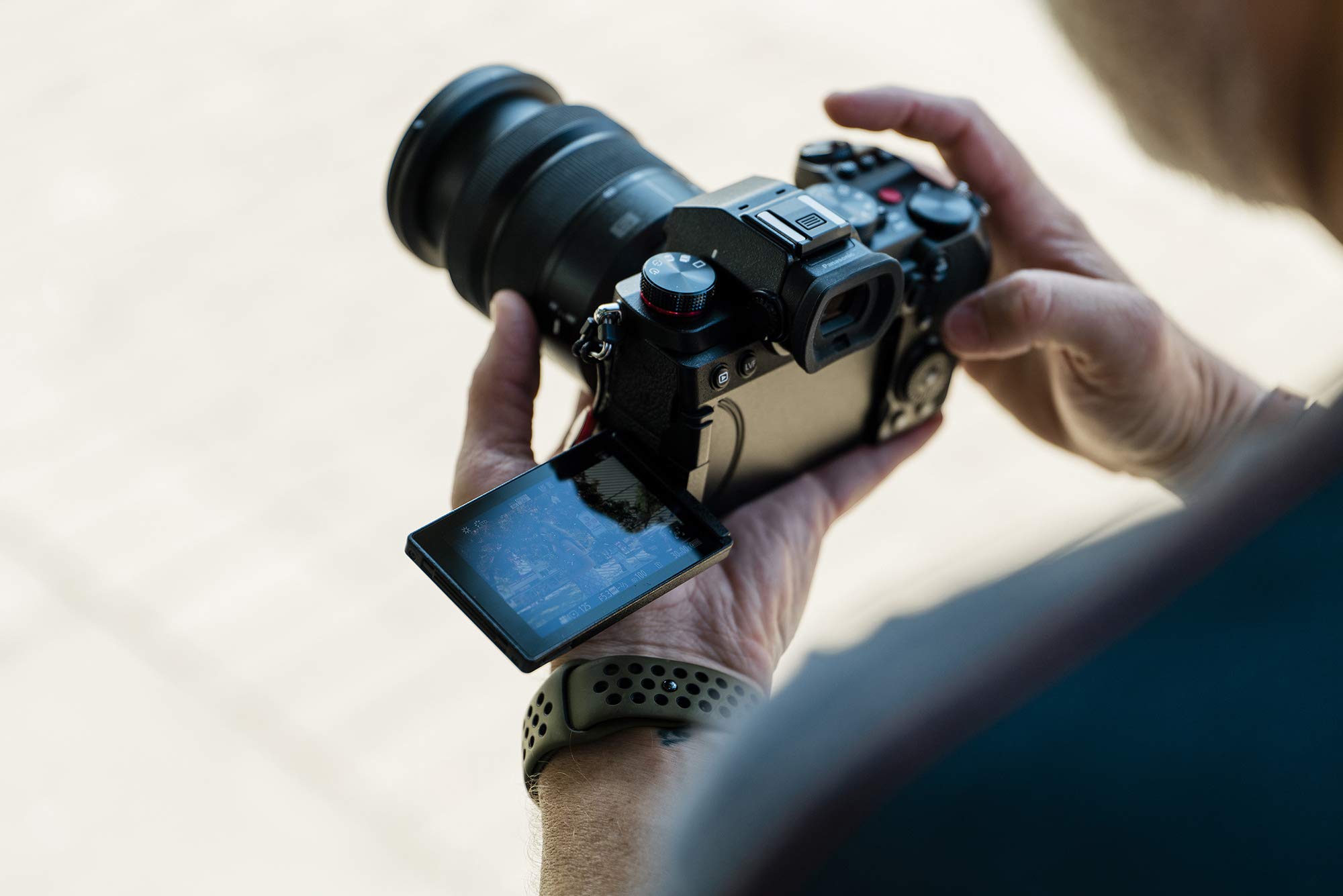 Panasonic Lumix DC-S5E-K Fotocamera Full Frame Mirrorless, Sensore CMOS Full Frame 24.2MP ISO Dual Native, Dual Image Stabilizer 5 Assi, Video 10bit 60/50p, Mirino LVF OLED, Nero, S5, Solo Corpo
