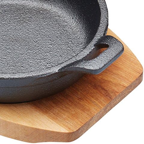 Artesà Miniature Cast Iron Dish with Wooden Serving Board, Shallow Casserole Pot Style Oven Proof Skillet, for Gratin, Tapas, Curry and Meat, Induction Hob Safe, 16.5 cm x 12 cm  Round, Black