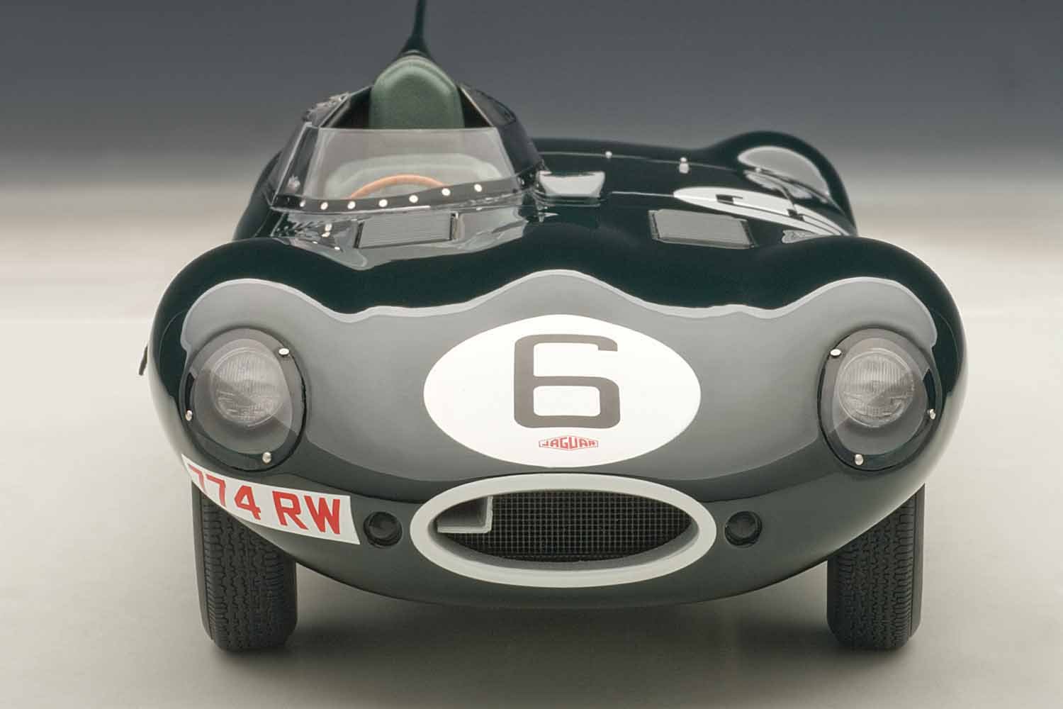 Autoart 1/18 Scale diecast - 85586 Jaguar D-Type Le Mans 24H 1955