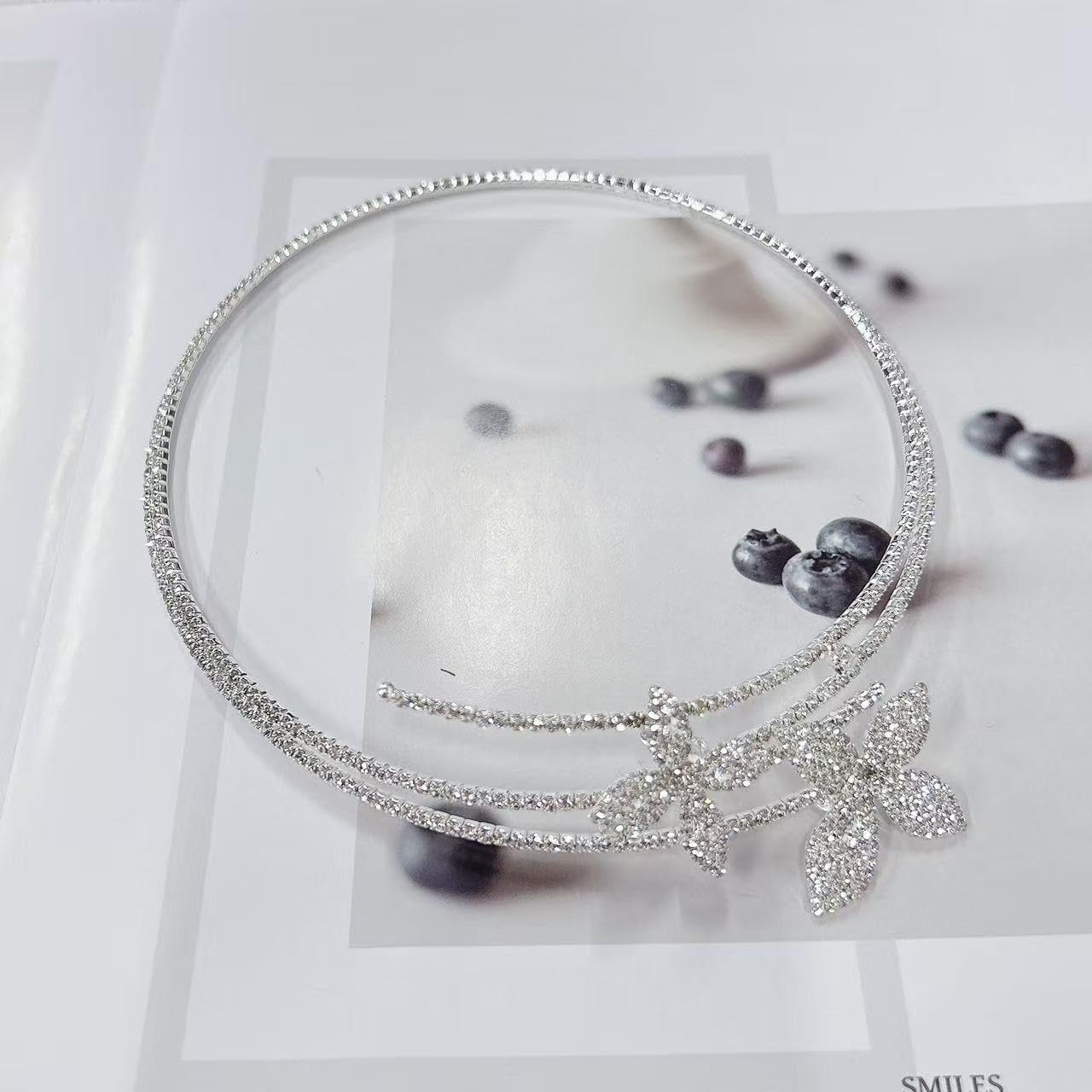 Shiny Flower Rhinestone Choker Necklace Silver Sparkly Floral Crystal Jewelry Open Collar Prom Party Costume for Women Wedding Gifts