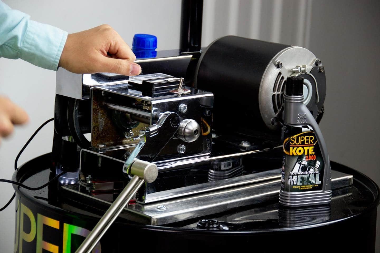 SUPERKOTE PREMIUM – Tratamiento Antifricción Motor, Aditivo Aceite, Reduce Desgaste y Ruido, Ahorra Combustible, Ideal para Motores con Alto Kilometraje