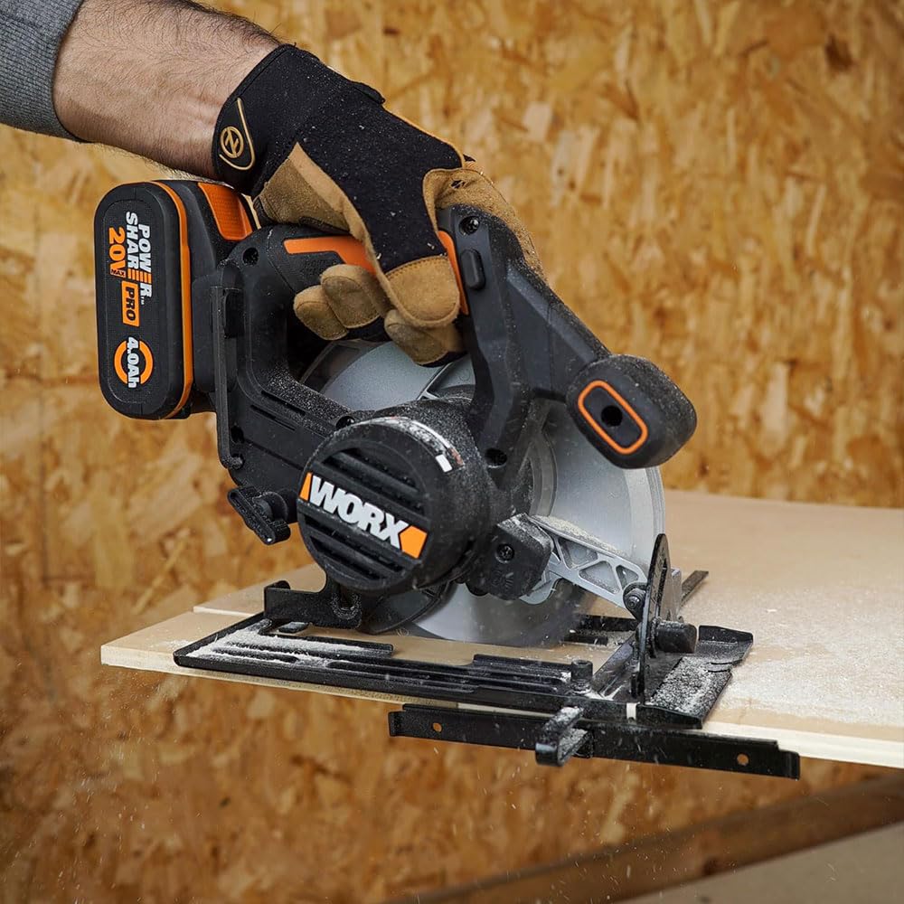 WORX WX526.9 Sega circolare a batteria 20 V – 165 mm – angolo di inclinazione 0 – 50° regolazione senza attrezzi – 55 mm taglio massimo (90°) – design compatto – adattatore di aspirazione – senza