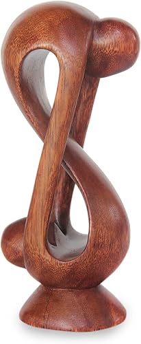 NOVICA Escultura de figura humana abstracta de madera romántica de Suar, 7.5 pulgadas de alto "amor indivisible"