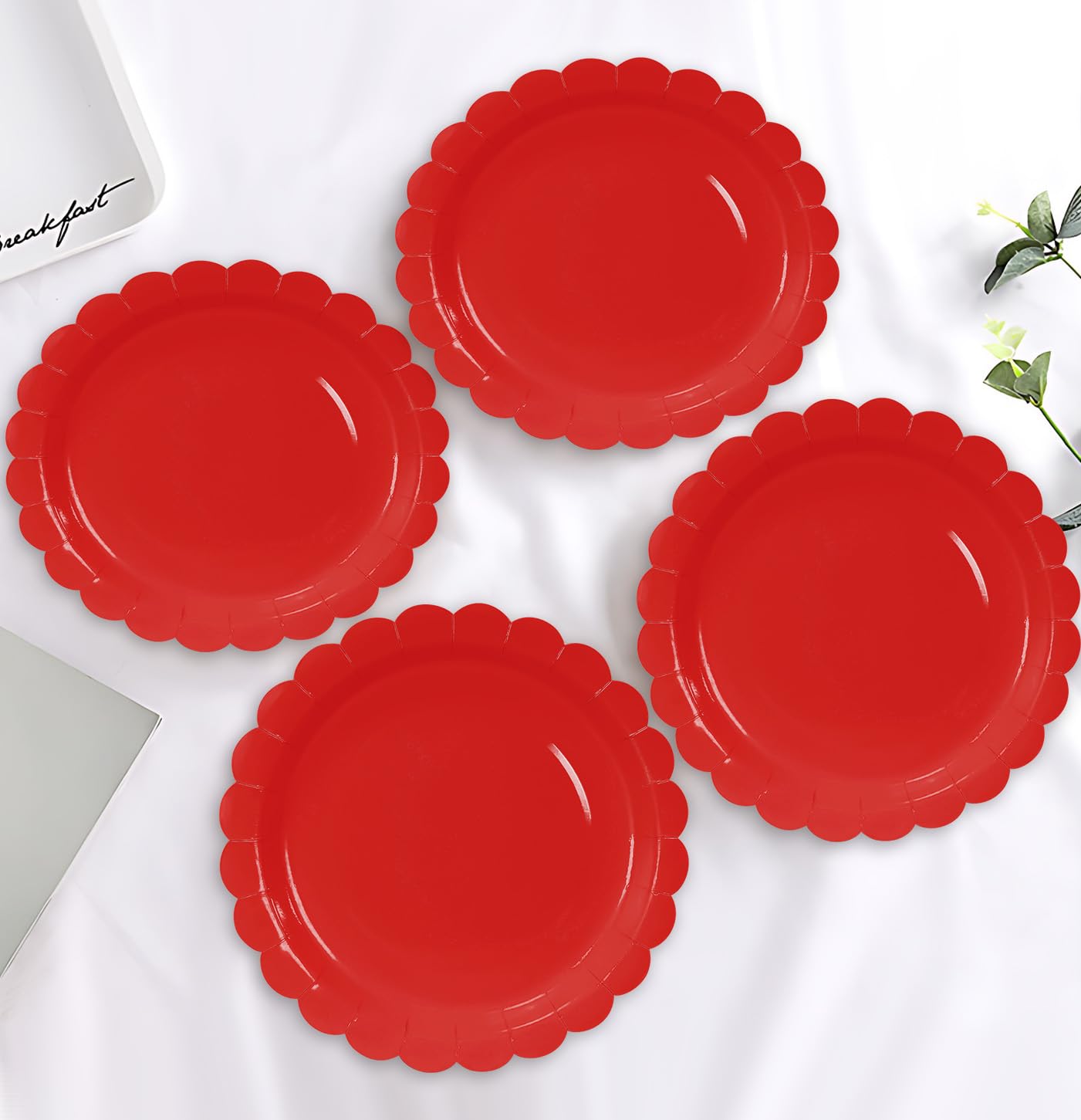 HEIPINIUYE 50 platos de papel rojo de 7 pulgadas, platos festoneados rojos, platos desechables para boda, baby shower, fiesta de cumpleaños, platos de postre