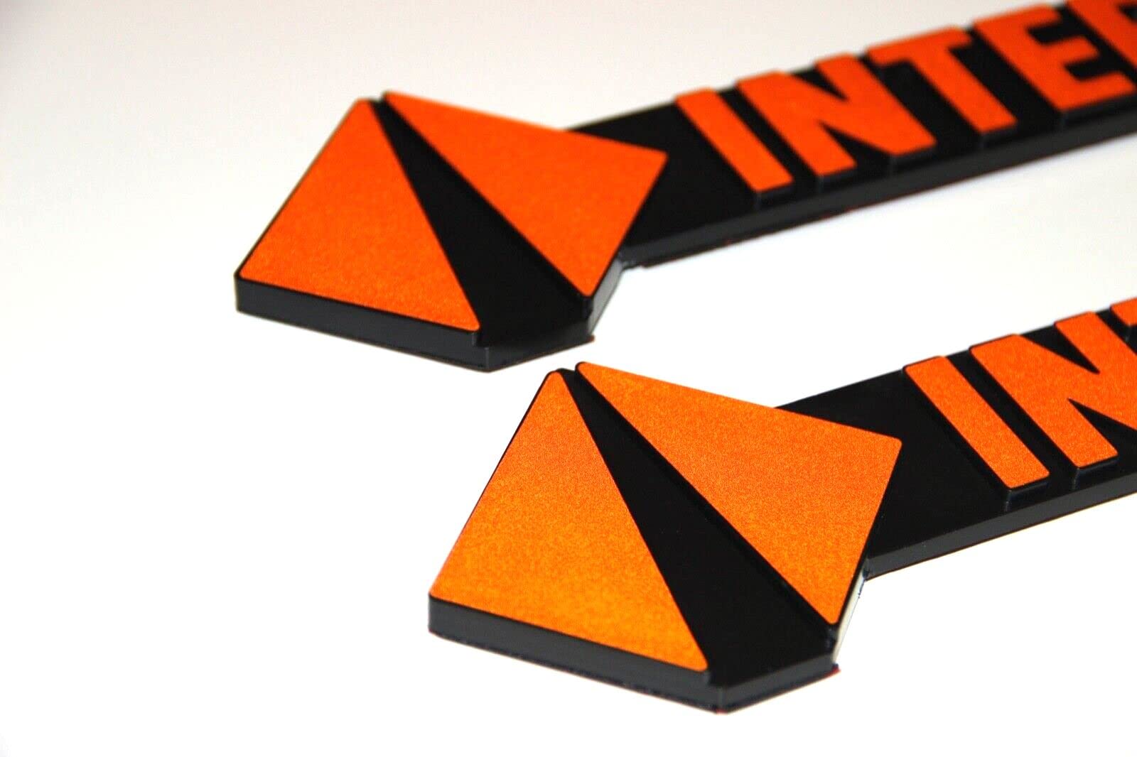 Legion Part Store - Juego de accesorios para emblema lateral internacional, color naranja, adorno de plástico, placa de identificación adhesiva 2EA