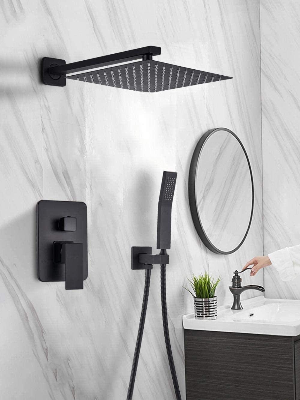 Ensemble de douche murale design noir pour une salle de bain moderne et relaxante