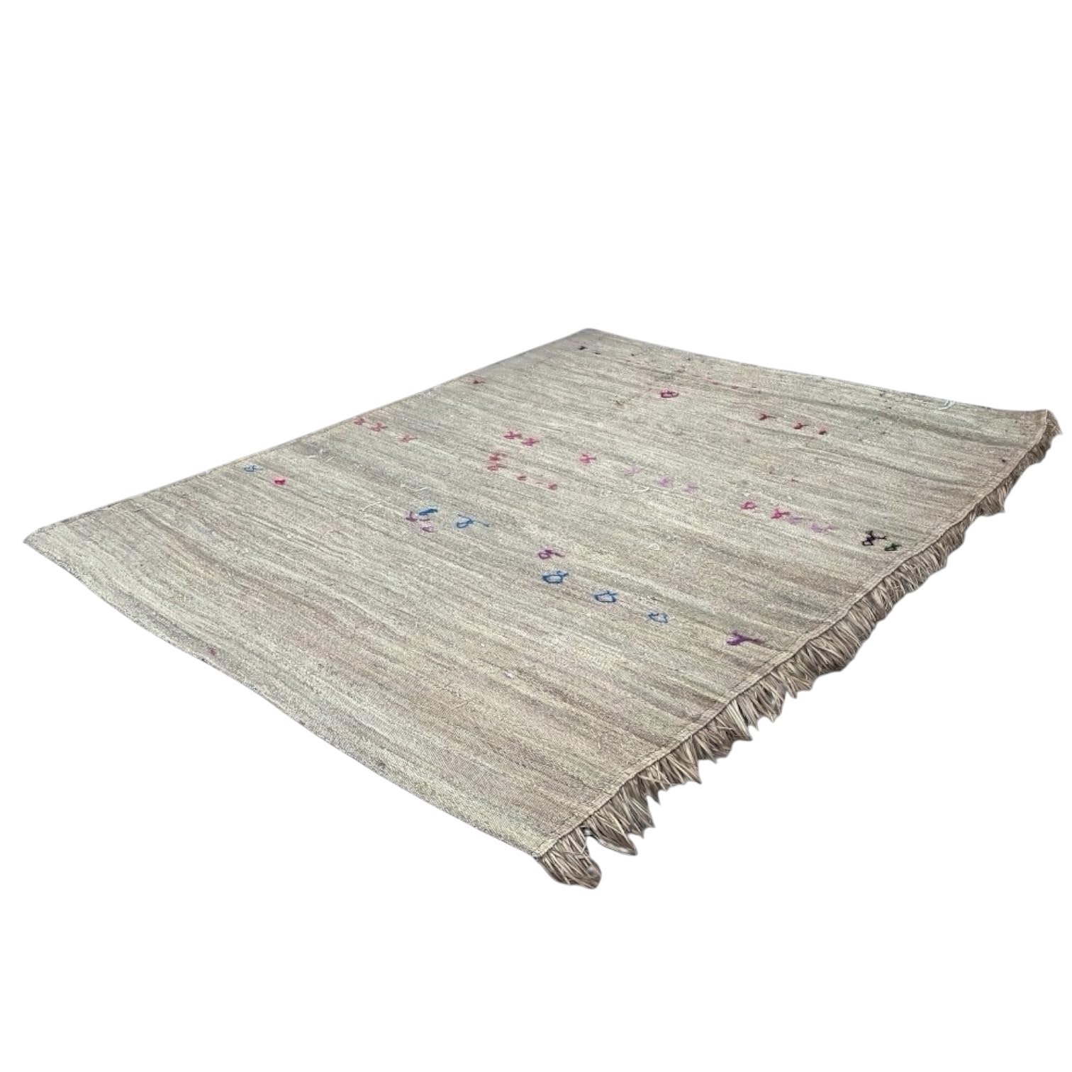Tapis Hassira marocain en paille de palmier tissée à la main par des artisans experts du Maroc. Complétez le tapis des broderies berbères simples en laine colorée naturellement.