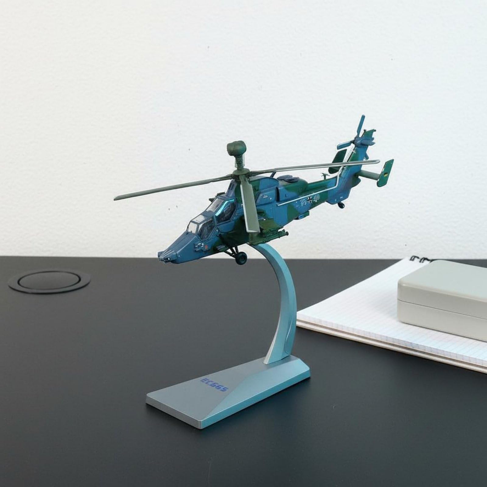 Almencla Elicottero Modello Militare EC665 Miniatura Dettagli con Struttura Robusta in Lega Metallo per Appassionati Aerei Studio Esposizione Casa Collezione, Fusoliera N. 9826
