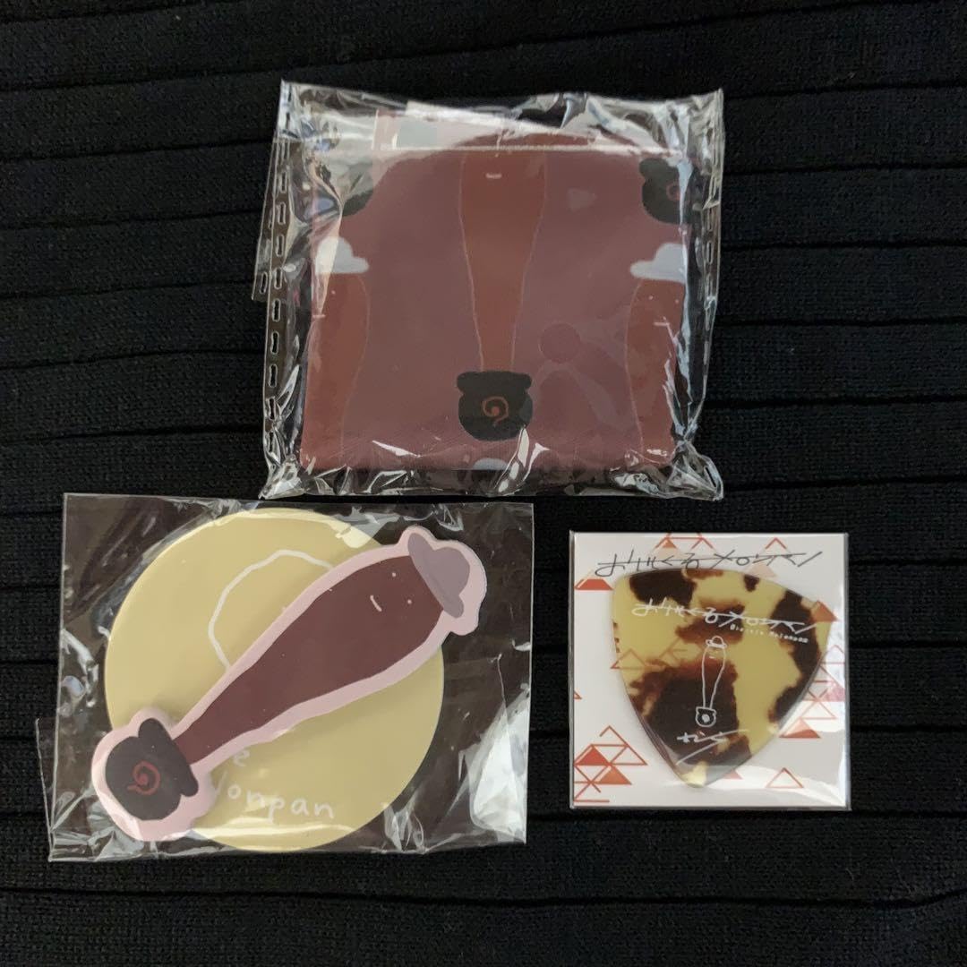 おいしくるメロンパン ガチャ ピック 缶バッジ 付箋 壺紳士 キーホルダー Amazon.co.jp: おいしくるメロンパン サイン入りピック 付箋 メガネ