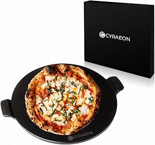 Pizzastein aus Cordierit mit Griffen, 35,6 cm Beschichtet mit feuerfestem Material in Lebensmittelqualität.