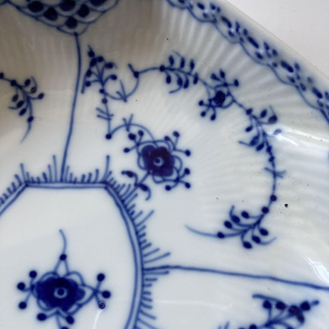 ロイヤルコペンハーゲン ブルーフルーテッドハーフレース リーフプレート Amazon.co.jp: ロイヤルコペンハーゲン ブルーフルーテッドハーフ