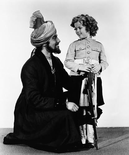 Posterazzi Wee Willie Winkie de la izquierda Cesar Romero Shirley Temple 1937 20Th Century Fox Tm & Copyright/Cortesía Everett Collection Photo