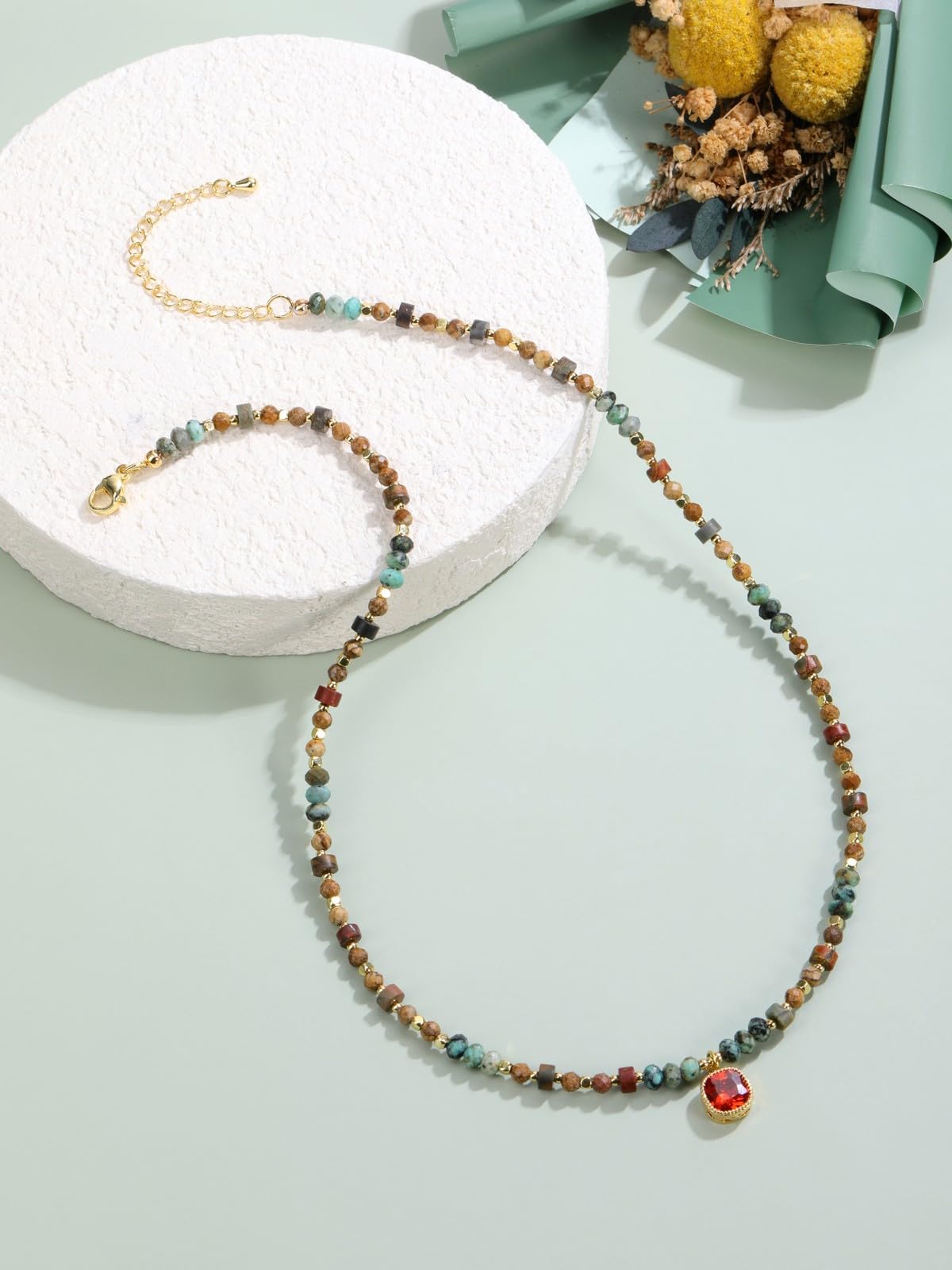 JSDDE Collier Femme Perles en Pierre Semi-Précieuse Rétro Collier Pendentif Carré Zircon Rouge Doré 18 Carats avec Perles Rondelles Rondes à Facettes 3mm Bijoux Fantaisie Fine Cadeau Anniversaire