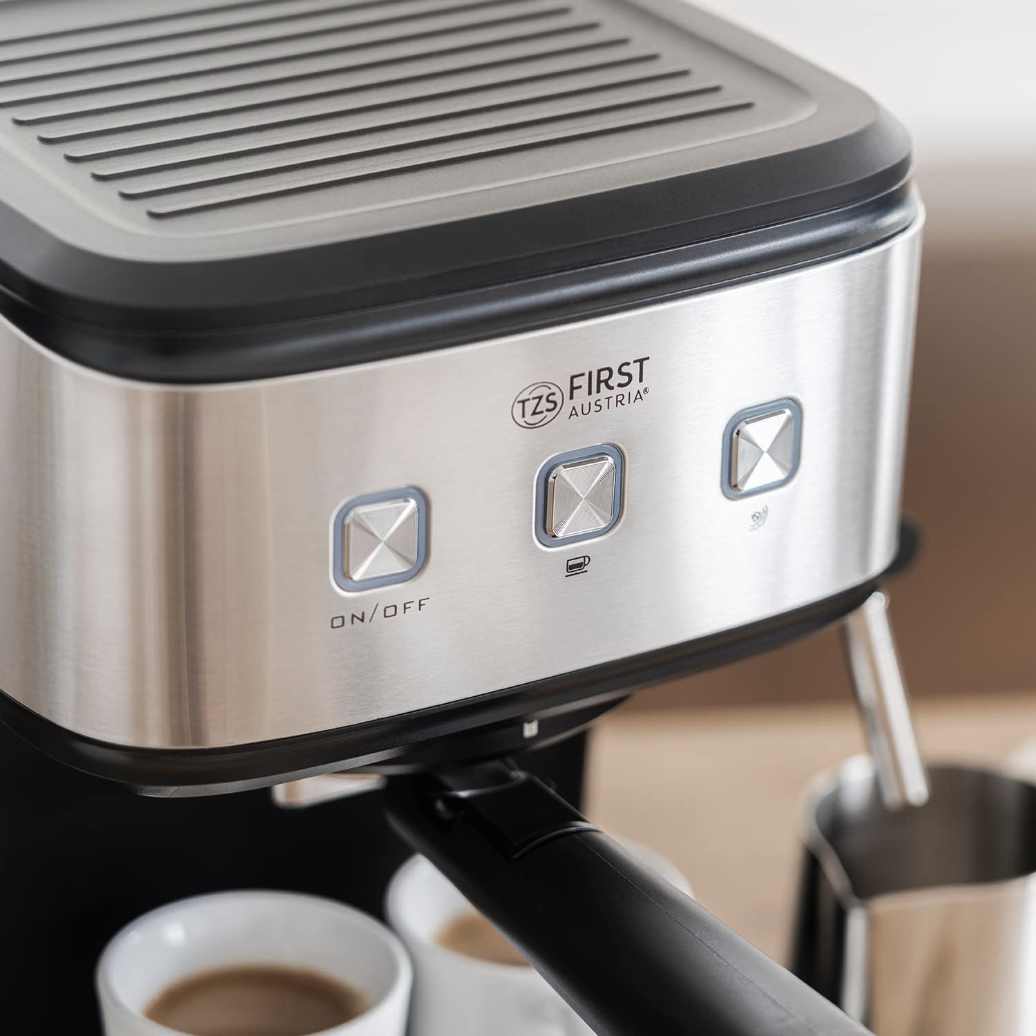 TZS First Austria Espresso Siebträgermaschine elektrisch, mit professionellem Milchschäumer, tauglich für Pads, 1,5 L Wassertank, inkl. 2-in-1 Messlöffel und Tamper, Edelstahl/Schwarz
