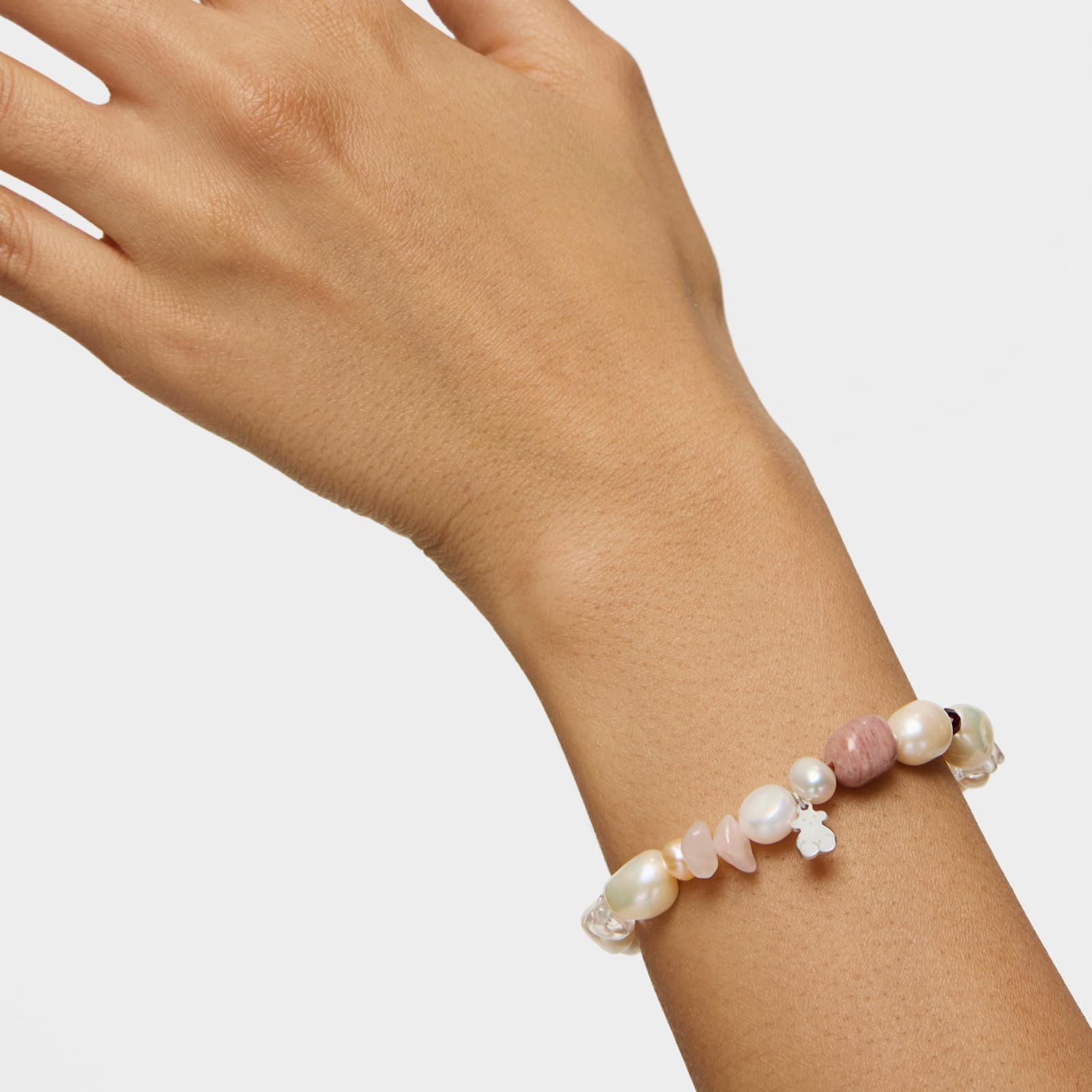 TOUS Pulsera de Perlas, Granate, Rodonita y Cuarzo para Mujer con Motivo de Oso en Plata de Primera Ley, 17,5 cm de Largo, Elegante y Clásica, Colección Pearl