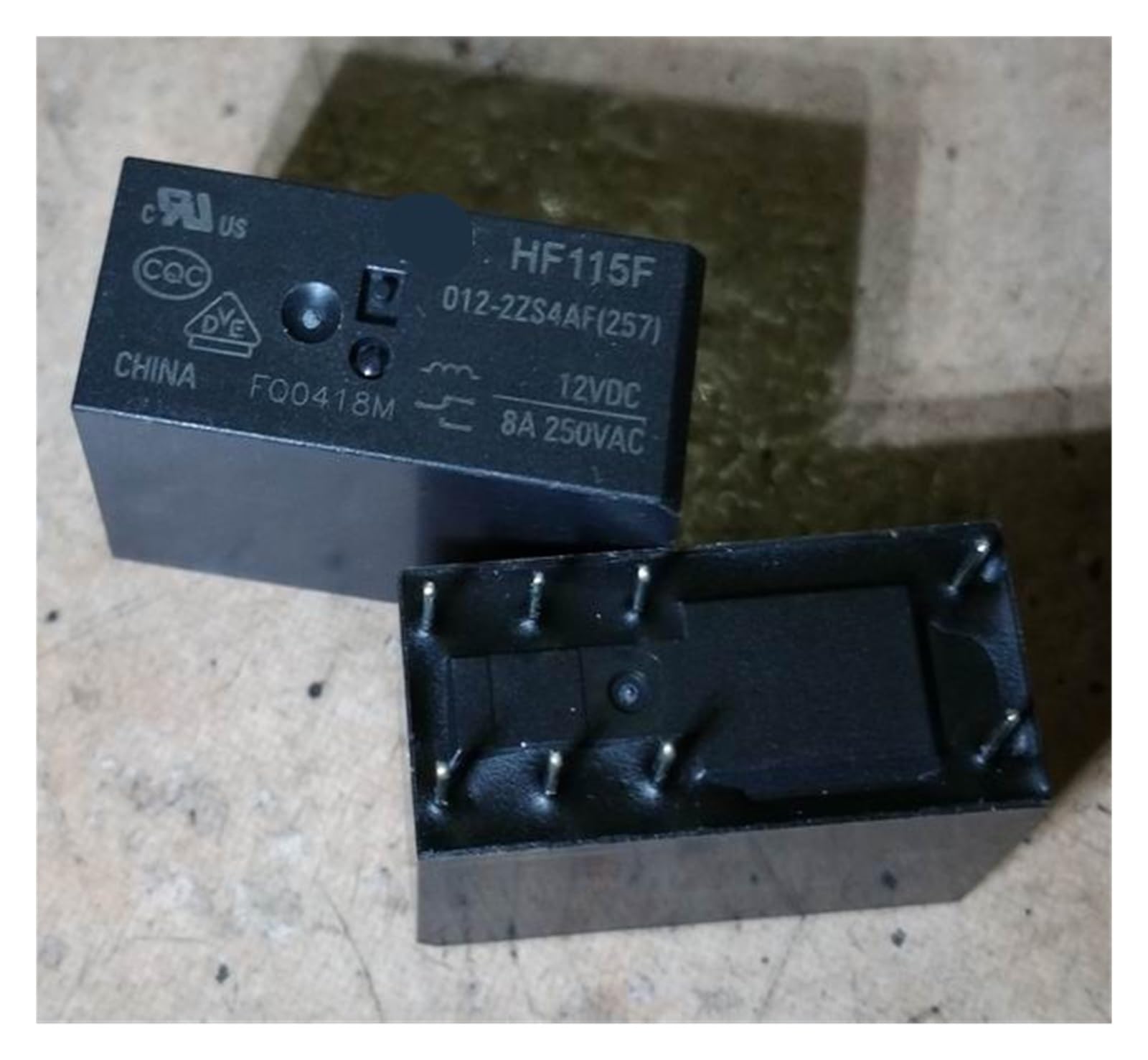 Relais HF115F 012-2ZS4AF pour reparer une panne de commutation 12V 8A 8 pins