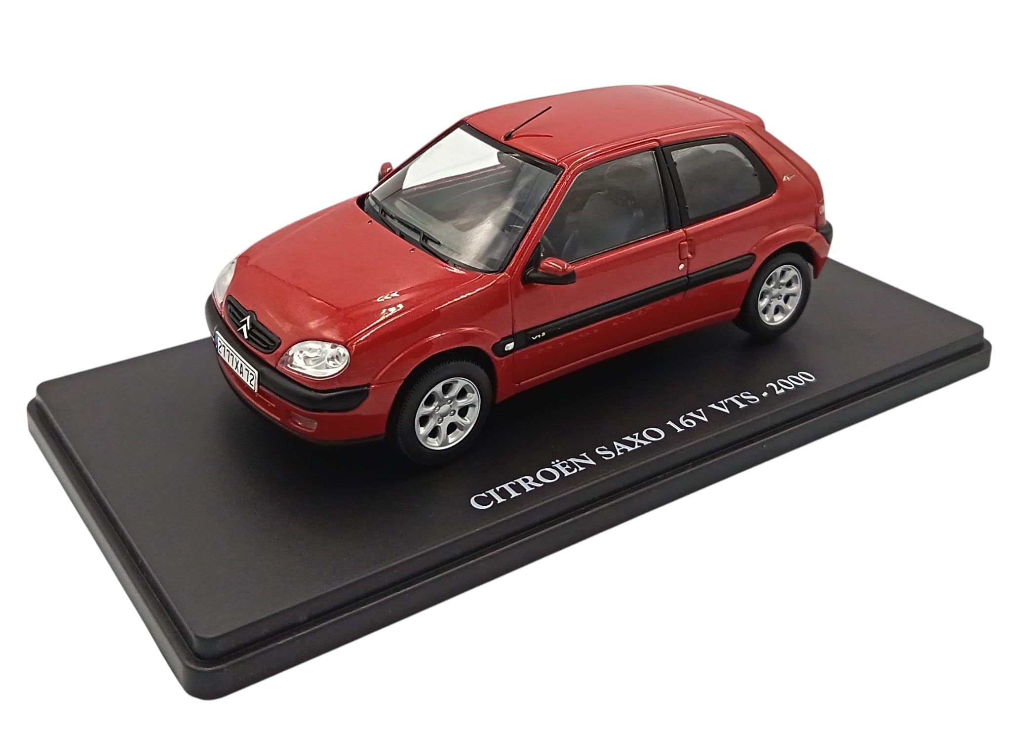 OPO 10 Modellino da Collezione in Scala 1/24 Compatibile con Citroën Saxo 16V Vts - 2000 - VC094