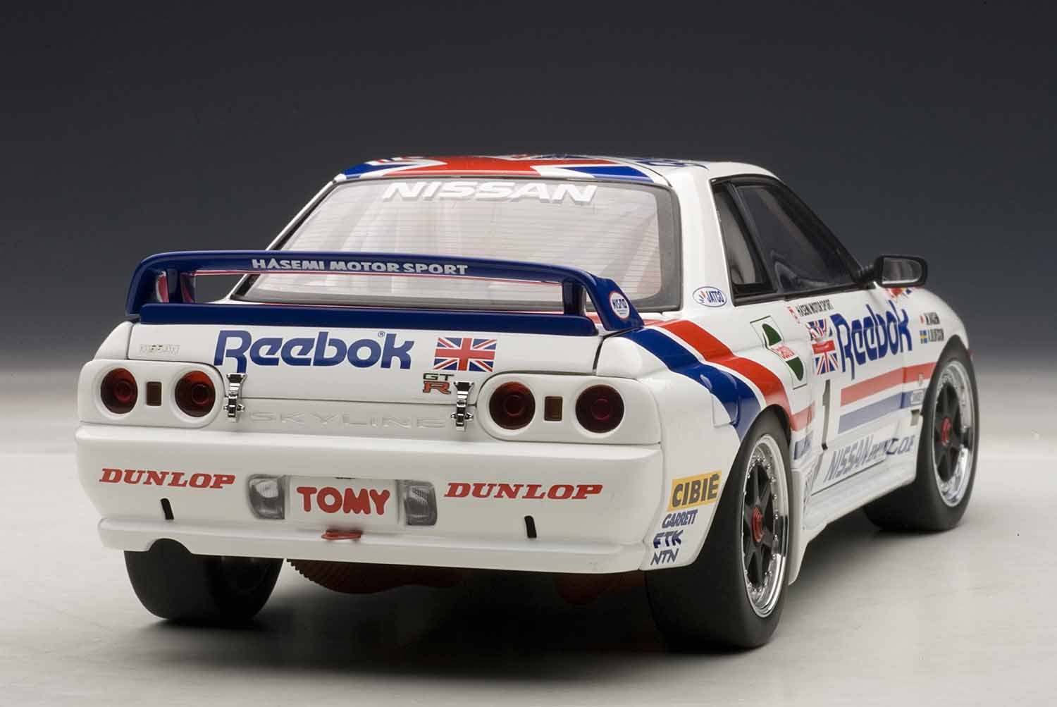 1/18　オートアート　日産　スカイラインGT-R(R32) GP-1プラス Amazon | オートアート1/18 ニッサン スカイライン GT-R(R32