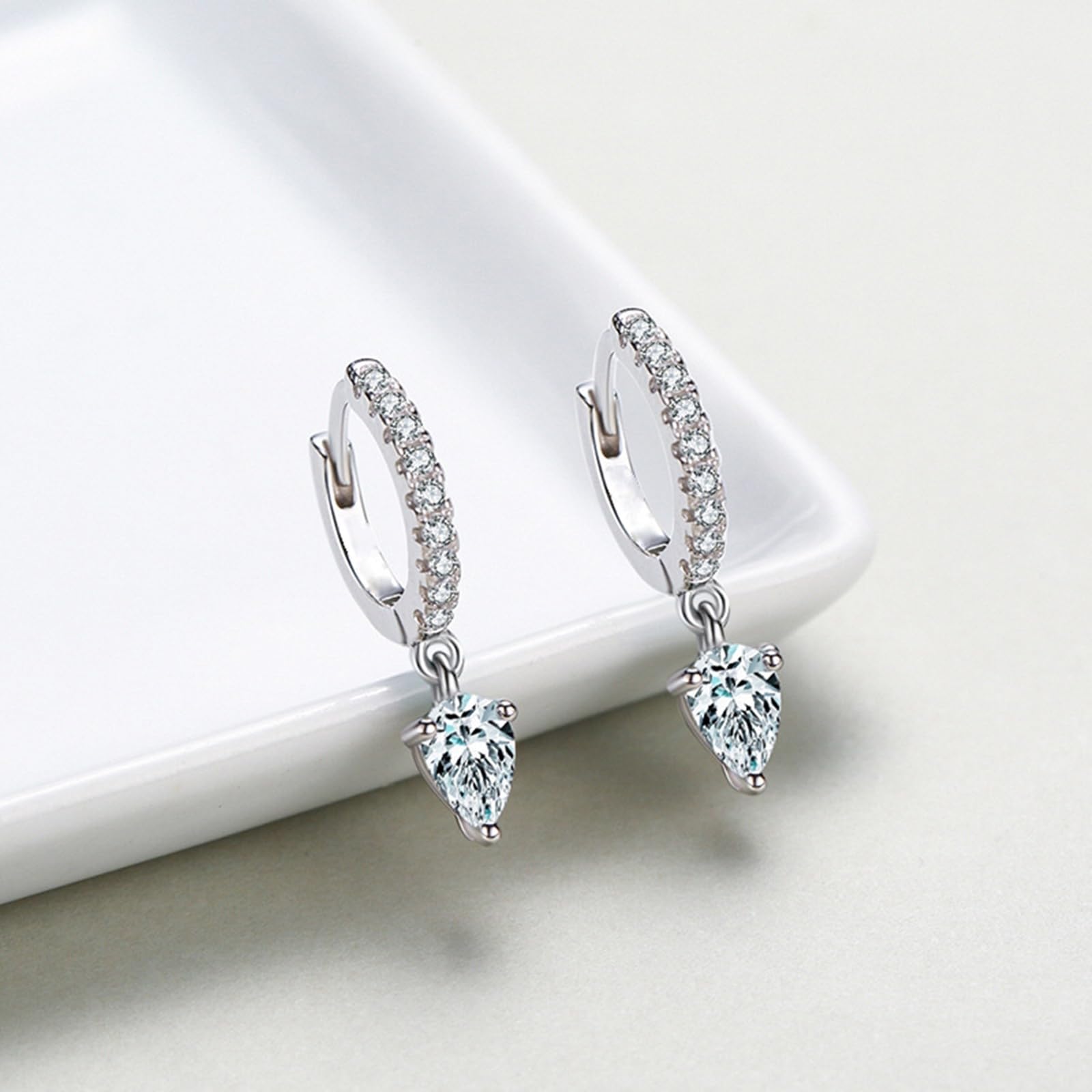 Wycian Pendientes de aro pequeños para mujer, pendientes de moissanit dorados para mujer, pendientes de aro con forma de gota, oro blanco