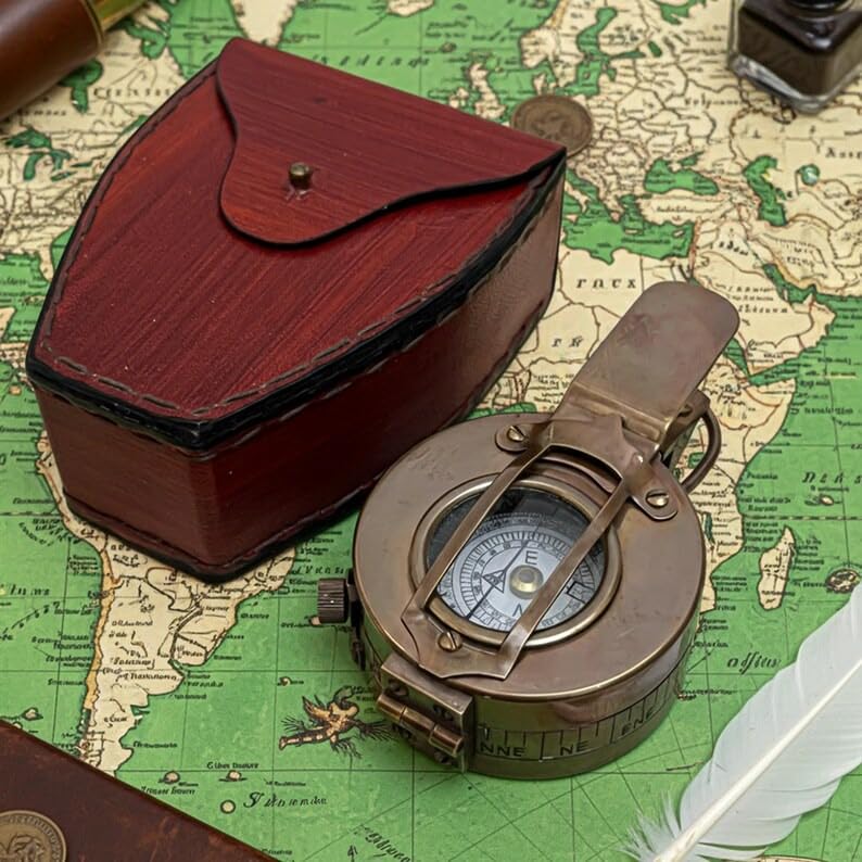 Brújula militar vintage de latón con caja de madera miniatura 4