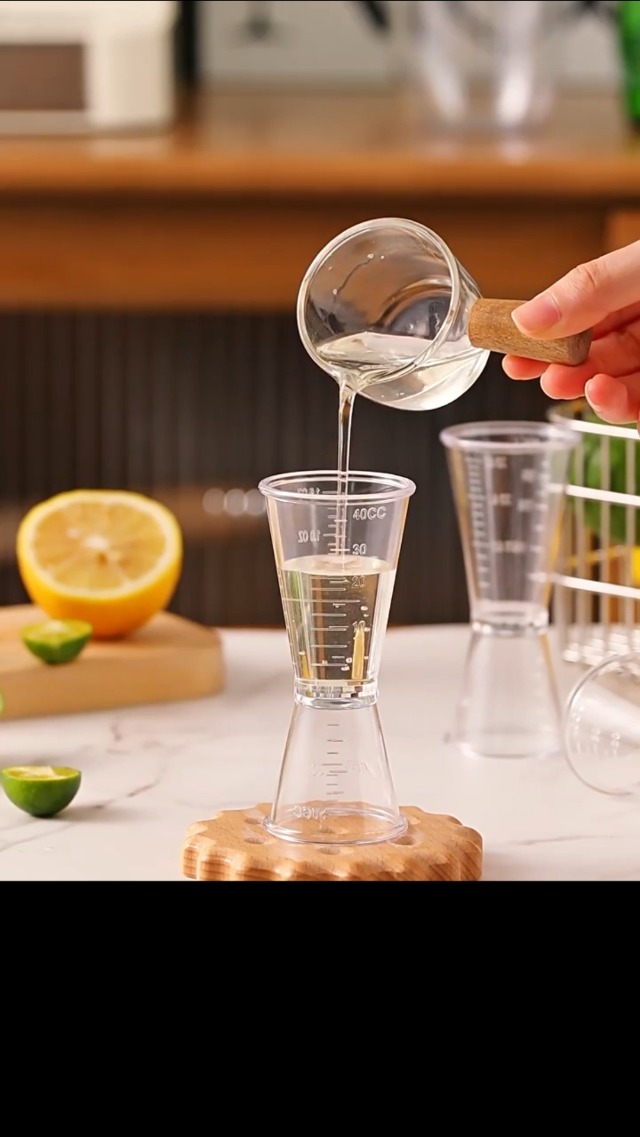 Vaso medidor de plástico doble 20/40 cc miniatura 7