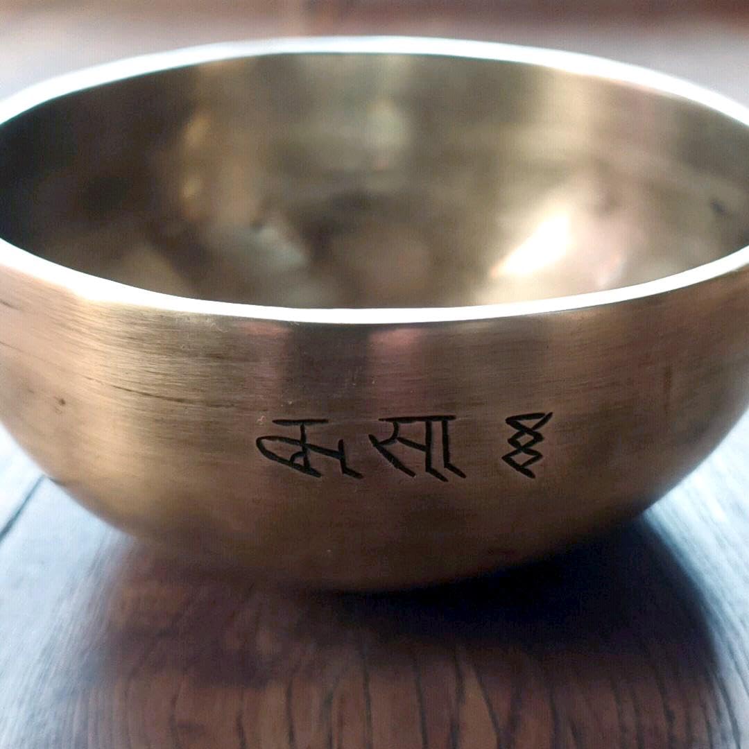 フルムーンボウル 直径13cm、高7.5cm、554g (Aコード、第5チャクラ フルムーンボウル 直径13cm、高7.5cm、554g (Aコード、第5チャクラ