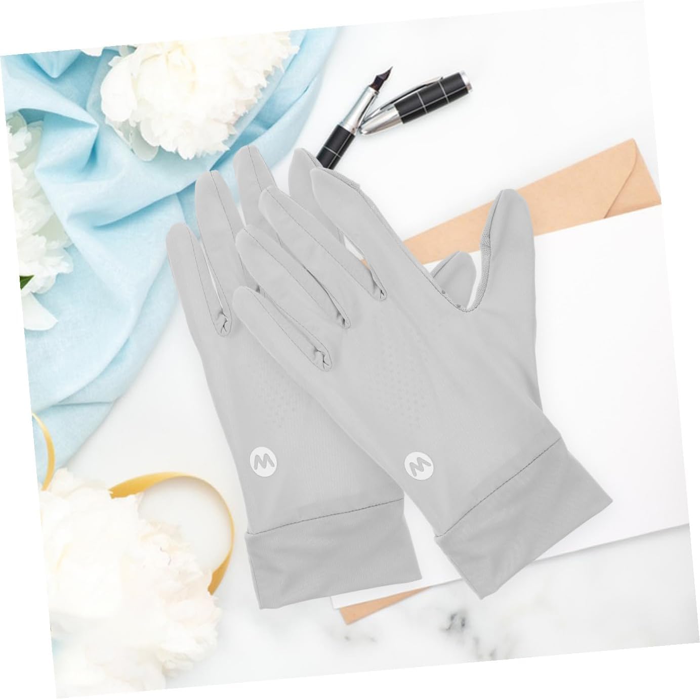 Unomor Women’s Breathable Sun Protection Gloves, Non-Slip Cooling Full Finger Cycling Gloves for Driving and Outdoor Sports, Lightweight Ice Silk Fabric, Size M, Light Gray