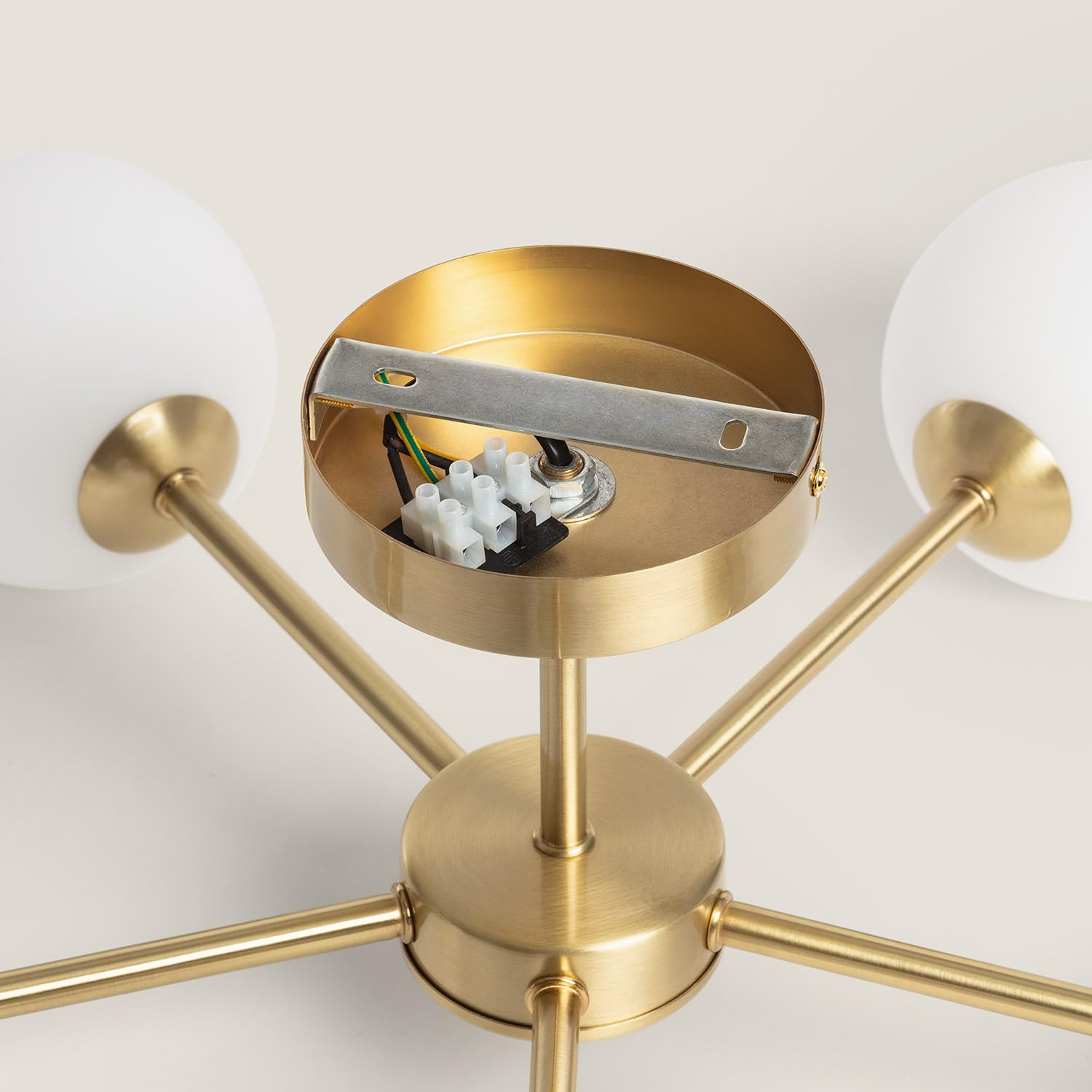 LEDKIA Lámpara de Techo Metal y Cristal Moonlight Brass 5 Focos Dorado | 5 Focos de Metal y Cristal | Decoración para Salón; Habitación | Potencia 10W | IP20 | 210 mm x 600 mm