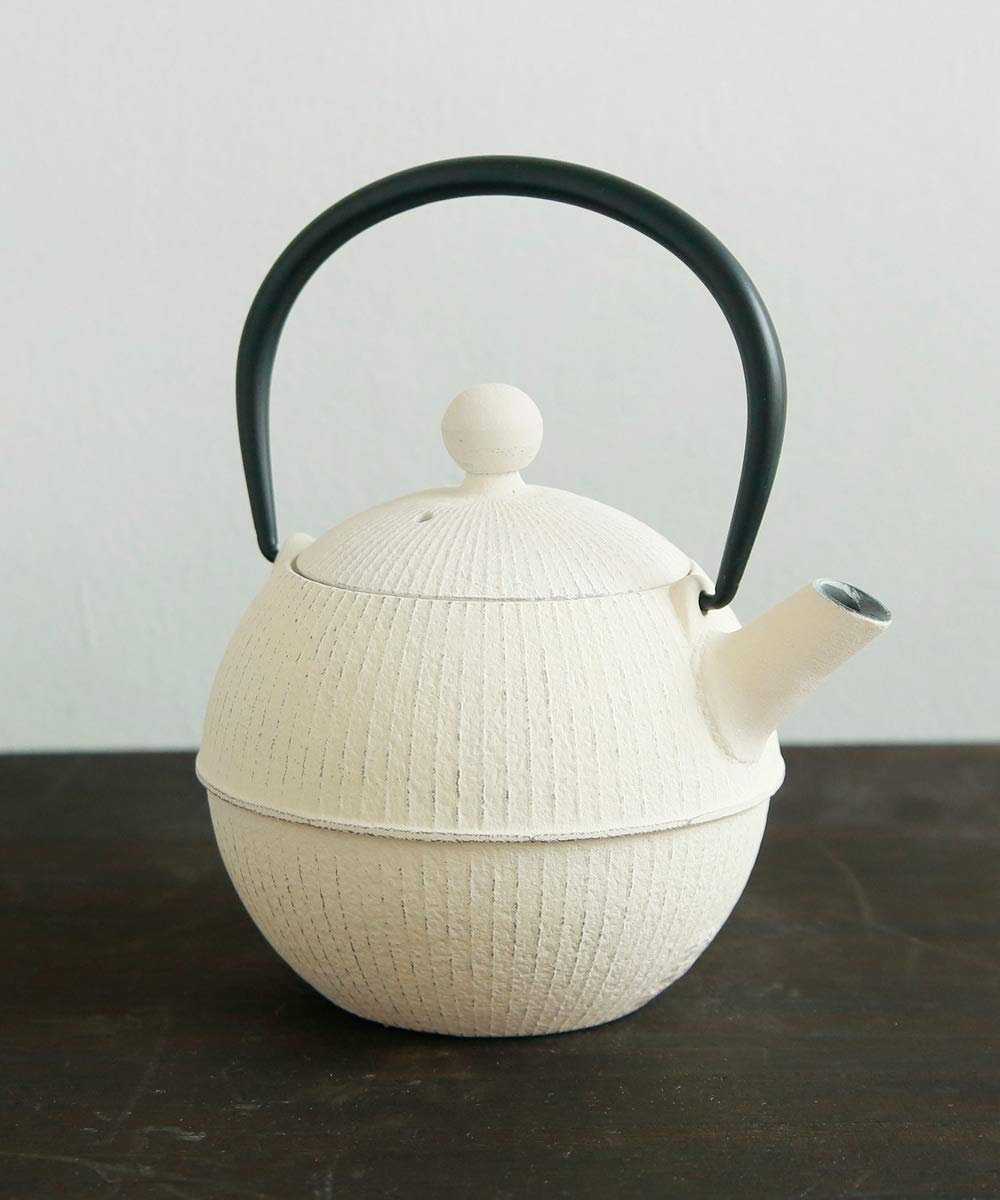 Nambu Iron Teapot, White Handkerchief Design