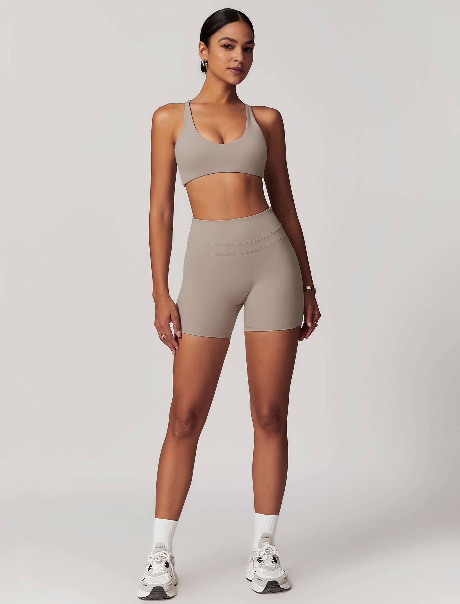 IDOPIP Set sportivo da donna per il fitness: set da palestra, 2 pezzi con scollo a V, reggiseno e leggings corti – abbigliamento sportivo estivo per yoga, pilates e allenamento