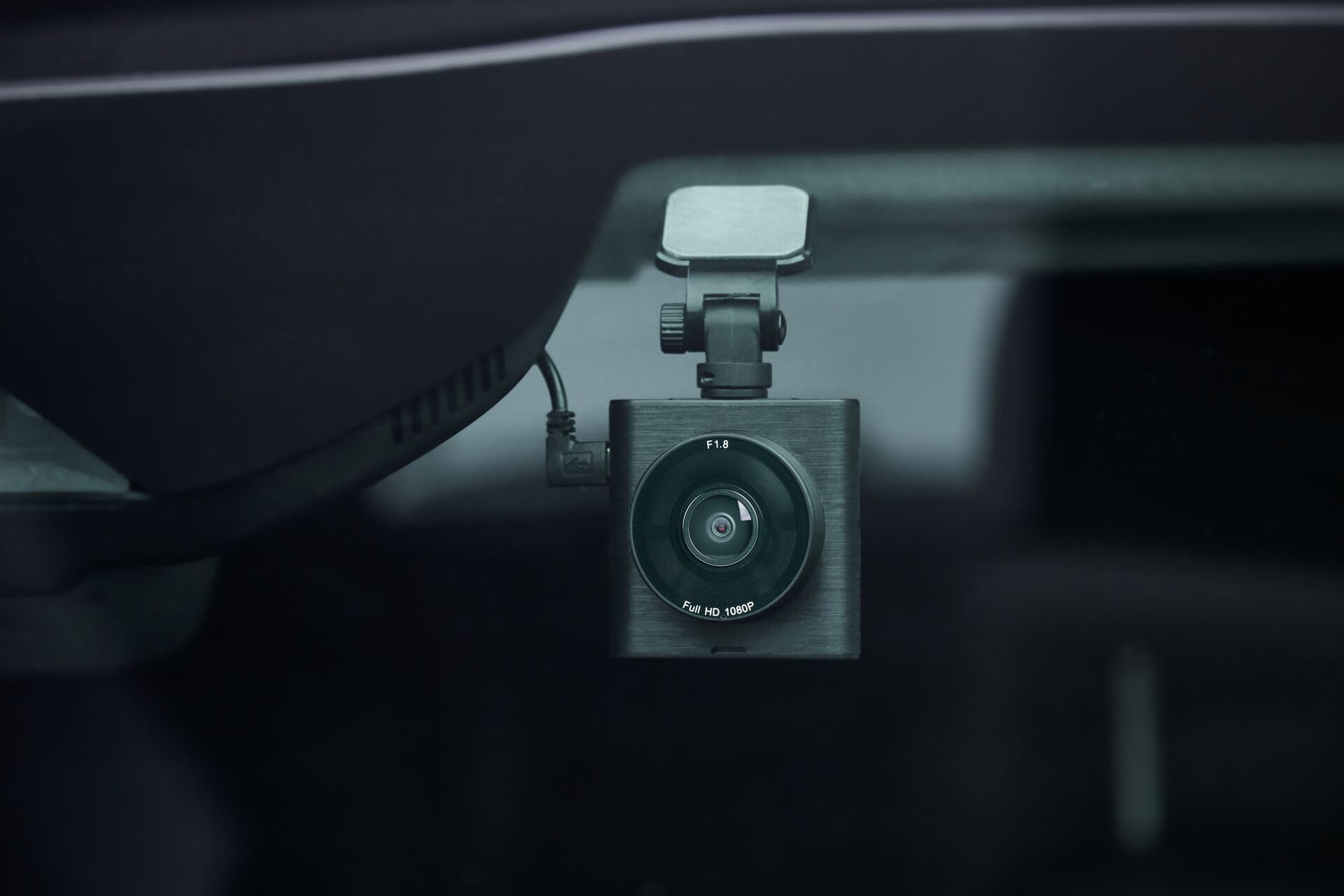 OSRAM ROADsight 2500 Dash Camera, 1080p HD, Display da 2 Pollici, grandangolo 140°, sensore G, 30 fps, modalità parcheggio, Funzione HDR, Slot per Scheda Micro SD