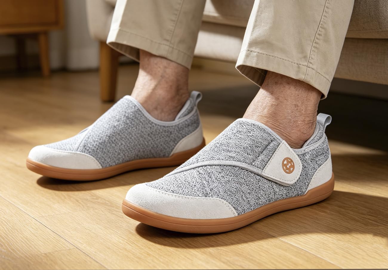 Sisttke Hausschuhe Herren Damen Klettverschuß Verstellbare Atmungsaktiv rutschfest Freizeitschuhe Bequeme Leichte Walkingschuhe Slippers Indoor Outdoor für Senioren