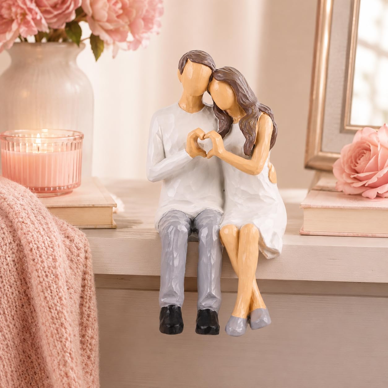 Décoration romantique cœur assis : Statue d'amour et cadeau anniversaire de mariage