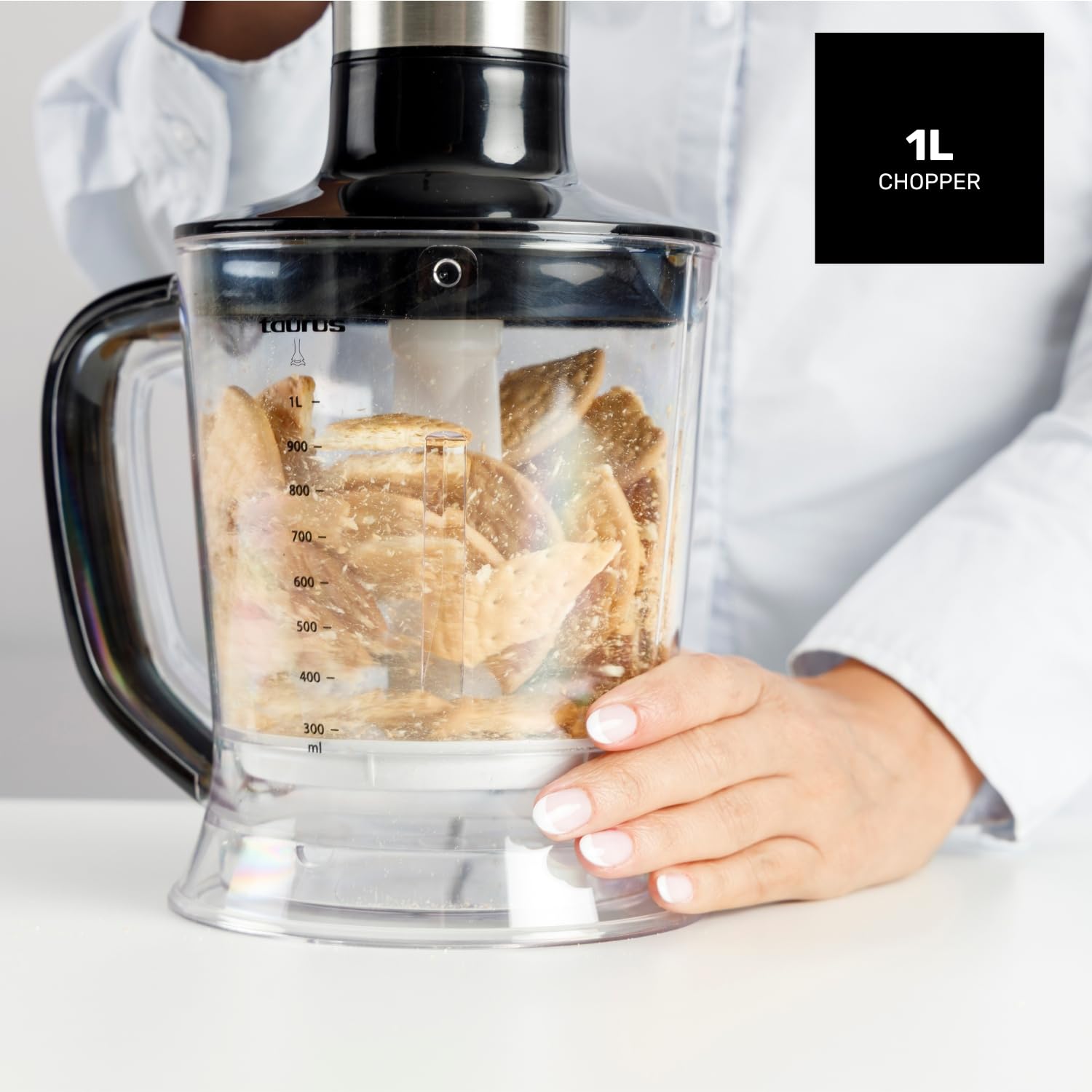 Taurus – Batidora de Mano XXL 1500W | 20 velocidades + TURBO| Cuchillas Inox| Campana Antisalpicaduras| Ergonómica| Libre BPA| Apta Lavavajillas| Pica Hielo | 3 Accesorios