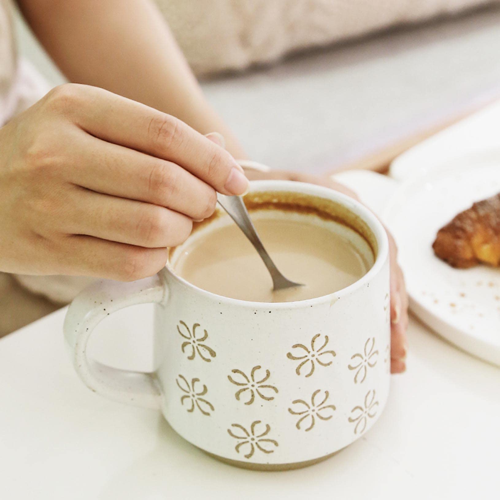 Amazon.com | 450ml Large Ceramic Coffee Mug,Relief Pattern Pottery Tea Cup  with Handle for Milk Latte Cappuccino,Dishwasher and Microwave Safe, Unique  Gift for Parents Women blue-450ml(Blue): Coffee Cups & Mugs