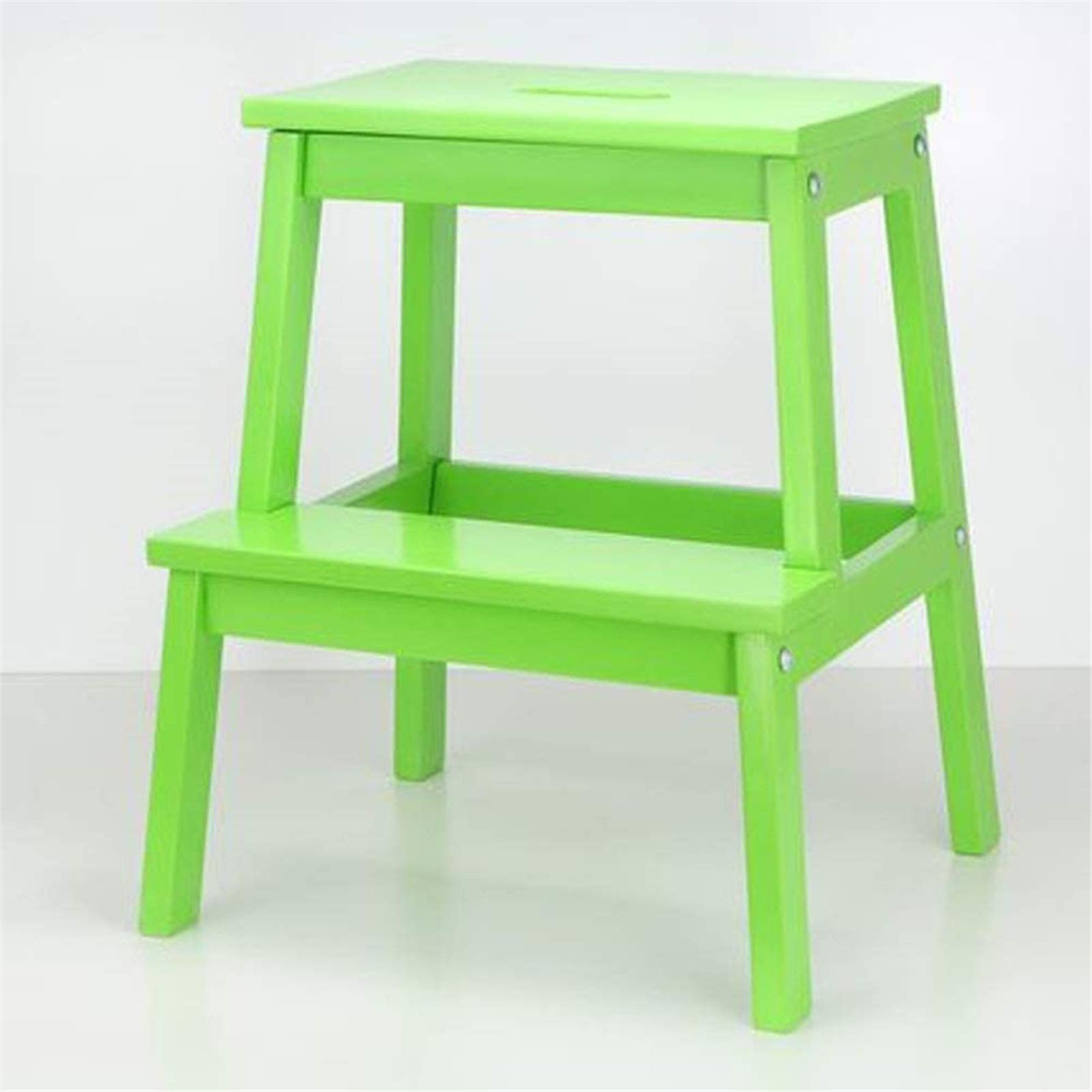 Banc enfant en bois noble et marchepied robuste au design scandinave épuré