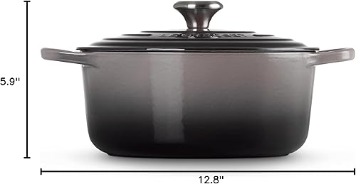 Miniatura 136 de Le Creuset 9 Qt. Signature Horno holandés redondo con pomo de acero inoxidable grabado Artichaut