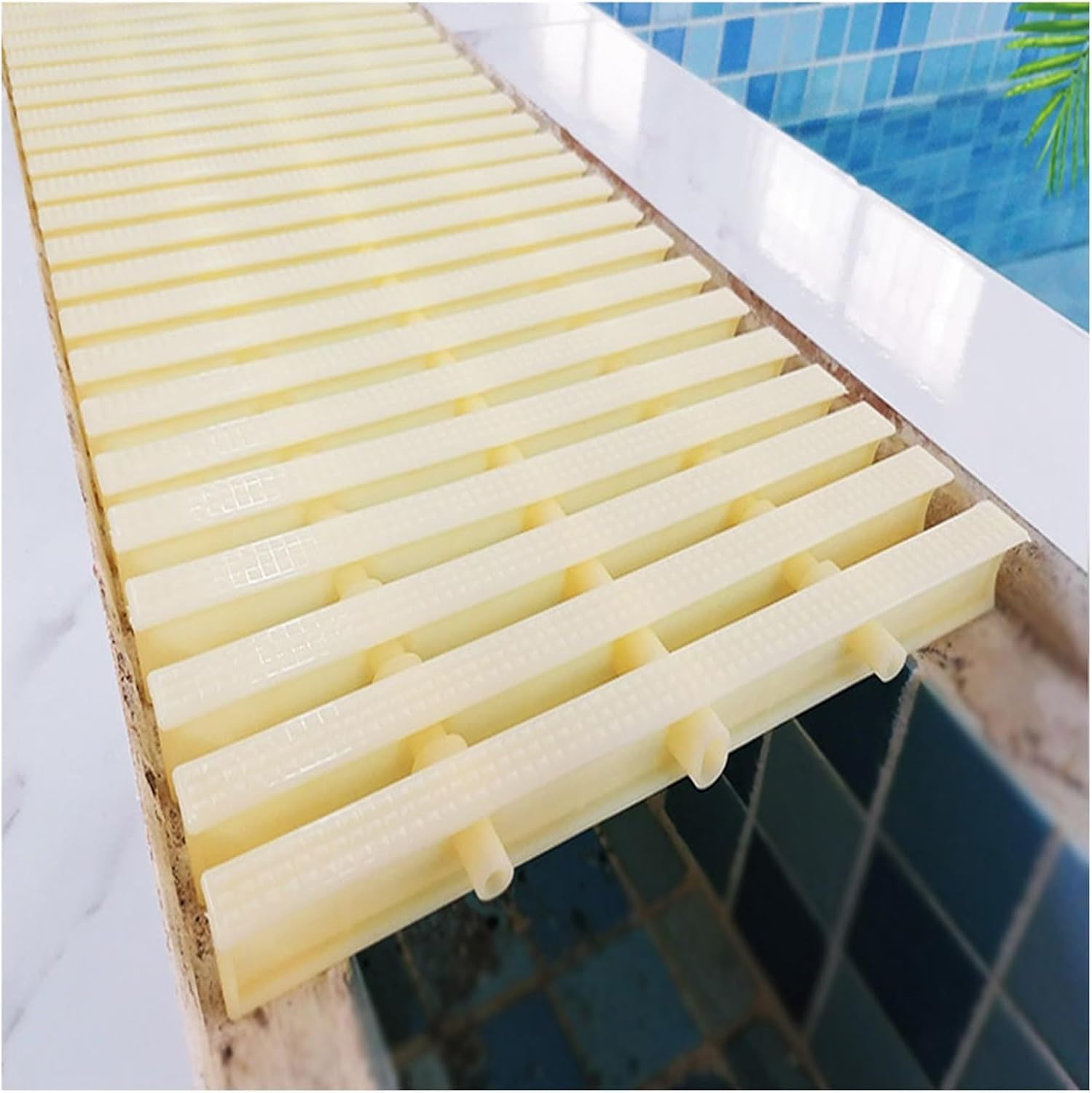 Grille de drainage de piscine Flow avec filtre de caniveau ABS
