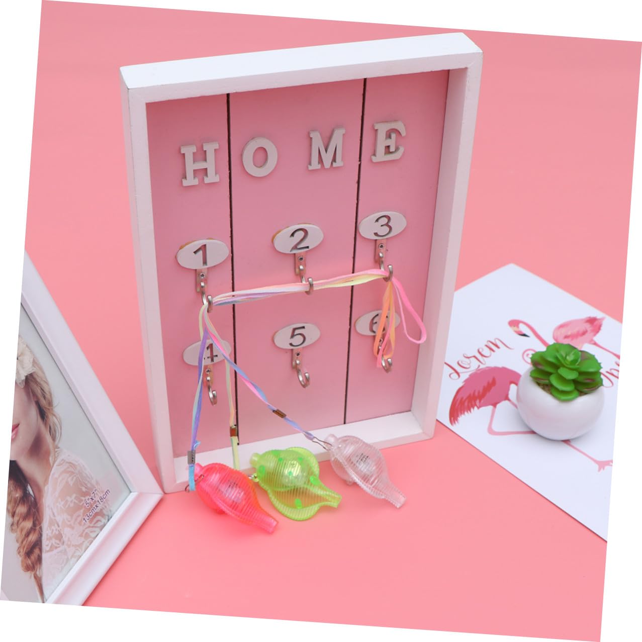 Generico Portachiavi da Muro in Nordico Ganci Organizer Finitura Rosa per Ufficio e Camere da Dormire