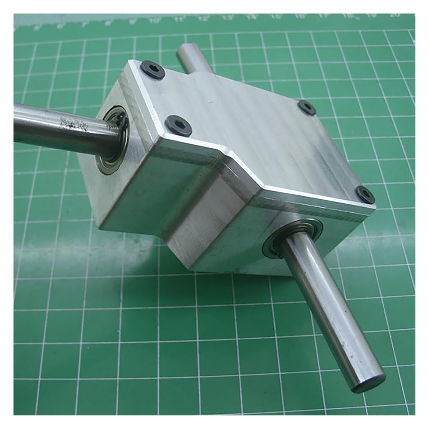 Miter Transmission 1pcs Right Angle Commutator 1:1 Transmission Ratio Speed Reducer 90 Degree Bevel Gearbox 8mm 10mm Dual Shaft Steering Gearbox Pinion Mechanical (Color : 8mm Shaft)