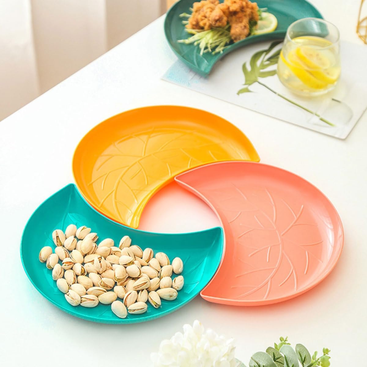 Hemoton 5Pcs Crescent Shaped Fruit Dish Set 8.85X7.28 Inch Dry Fruits Tray Plastic Serving Plates for Parties Weddings Events with Smooth Rim Easy Cleaning