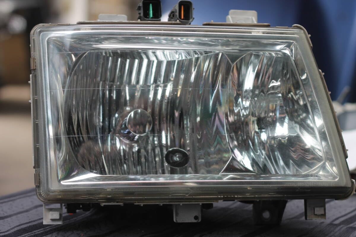 ジェネレーション キャンター 純正ディスチャージヘッドライト左右 HID